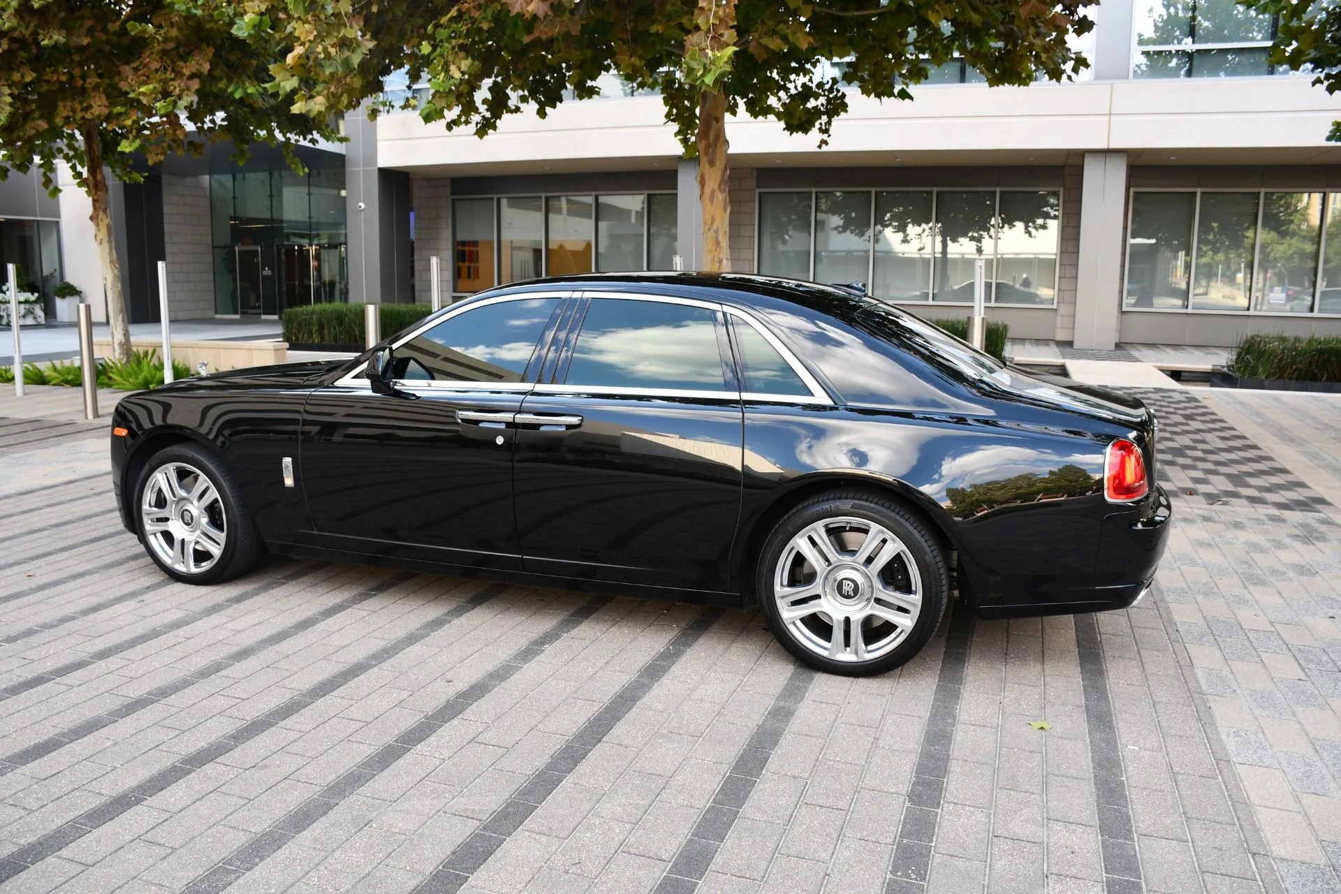mph001_1341461381_Used_2015_Rolls_Royce_Ghost_1791934298_c38b6c19af