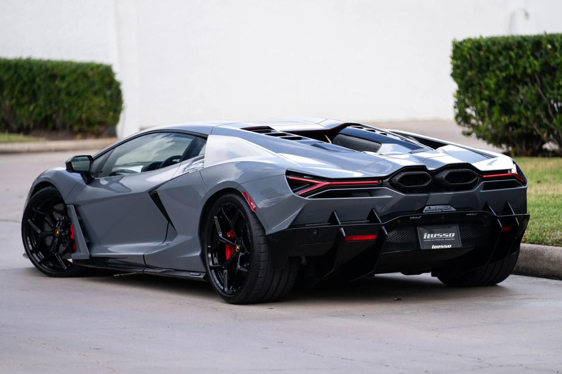 mph001_1345836215_Used_2024_Lamborghini_Revuelto_1766428985_709fdf5378