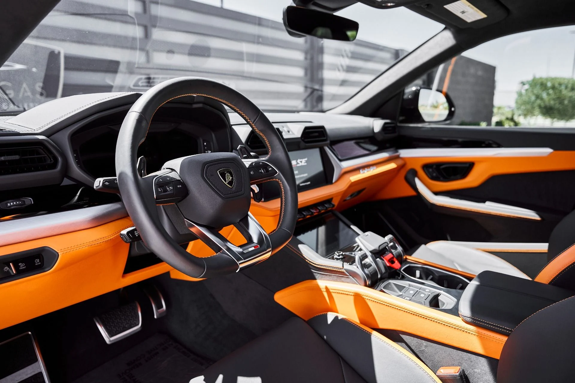 mph001_1346059329_Used_2025_Lamborghini_Urus_SE_1779991963_0a5f5fce94