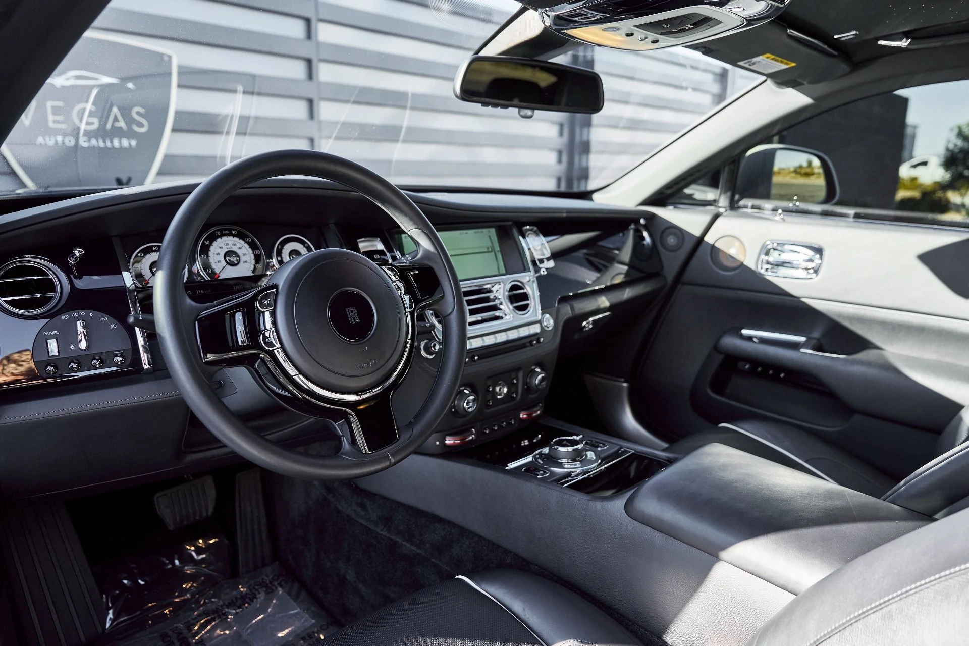 mph001_1357017871_Used_2015_Rolls_Royce_Wraith_Base_1767063478_fe1a30081a