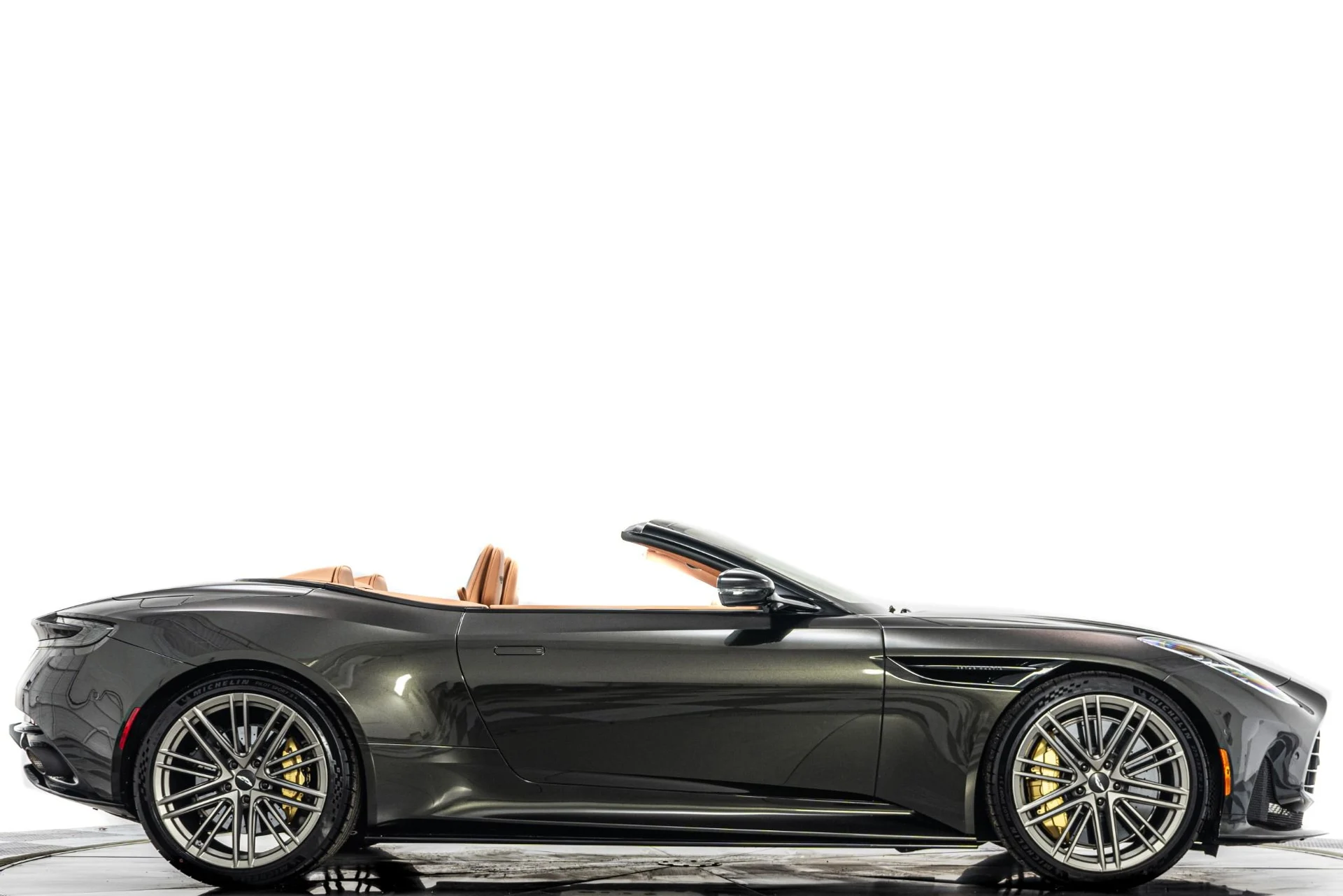 mph001_1358471650_Used_2024_Aston_Martin_DB_12_Volante_Low_Miles_86_K_in_Options_Gorgeous_Color_Combination_1774375825_fca1d76531