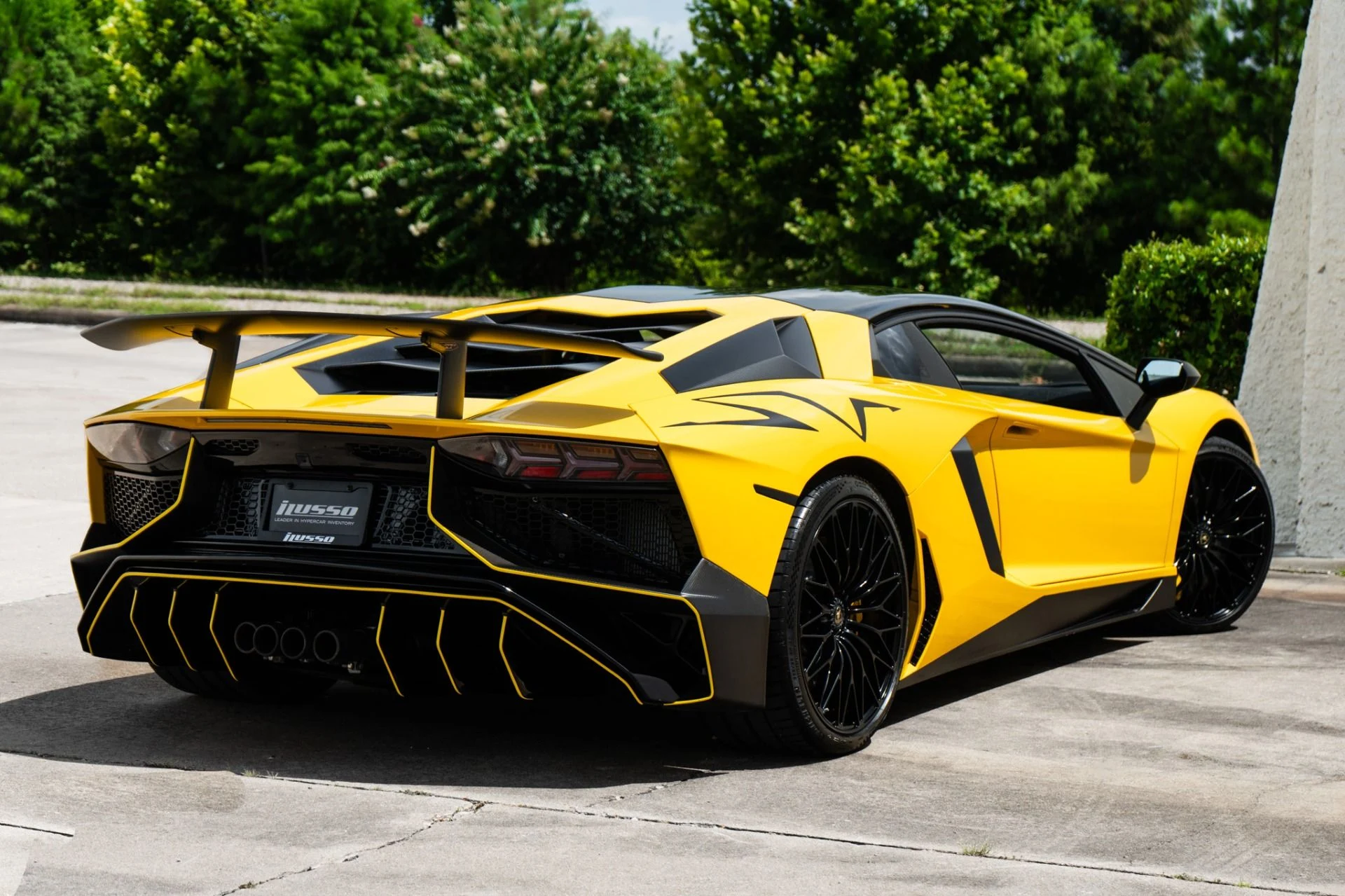 mph001_1363968969_Used_2016_Lamborghini_Aventador_LP_750_4_SV_1787001258_55d0cbfd7d