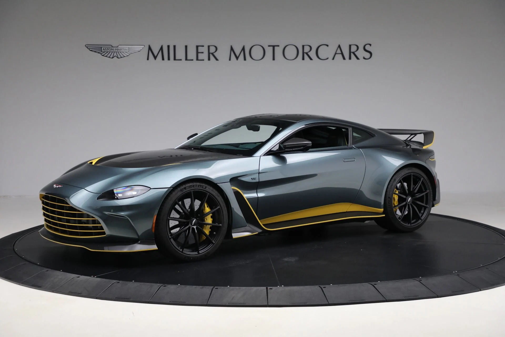 mph001_1366569533_Used_2023_Aston_Martin_Vantage_V12_58e6bc1903
