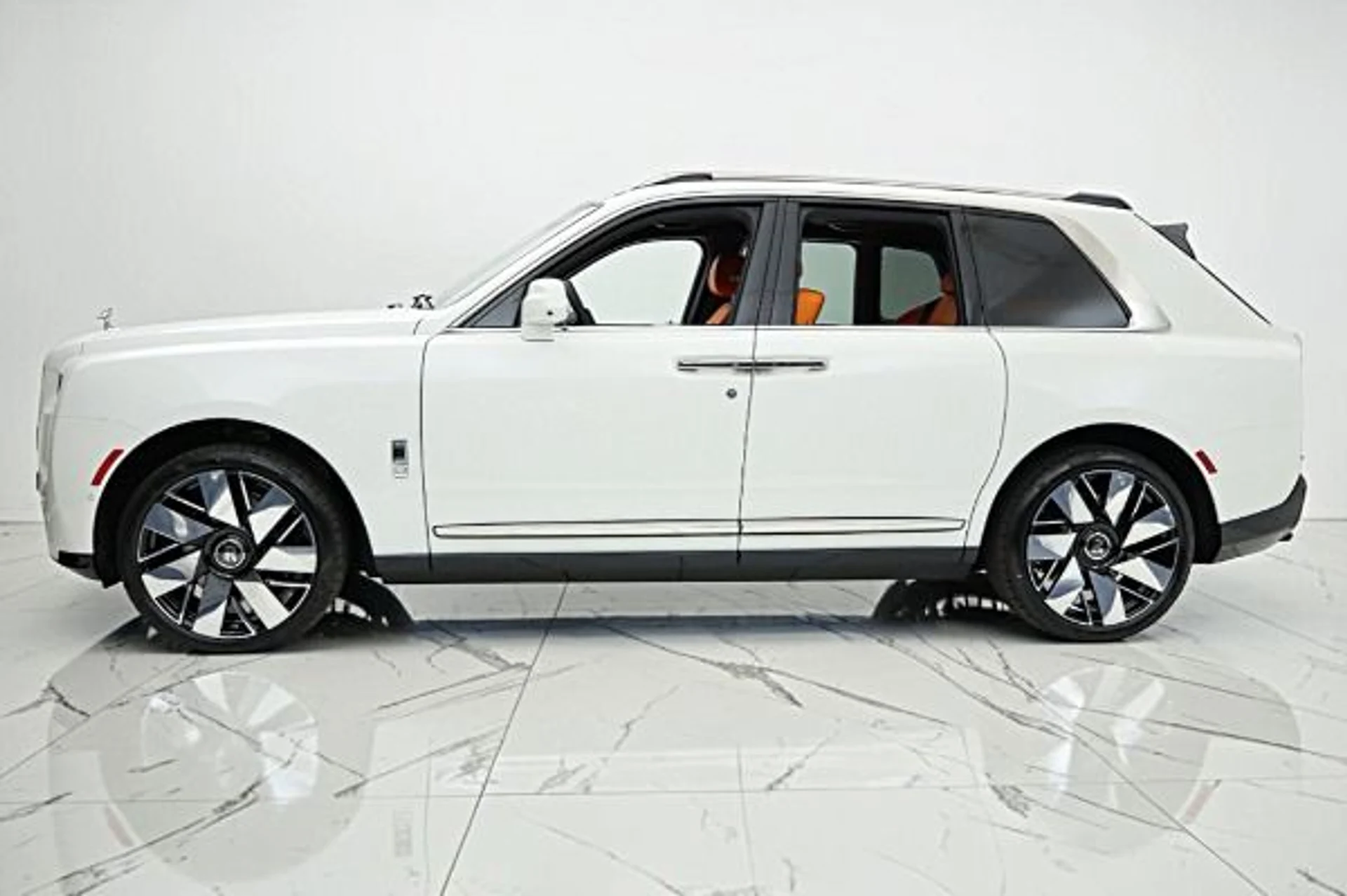 mph001_1371894579_New_2027_Rolls_Royce_Cullinan_7eb75a2aed