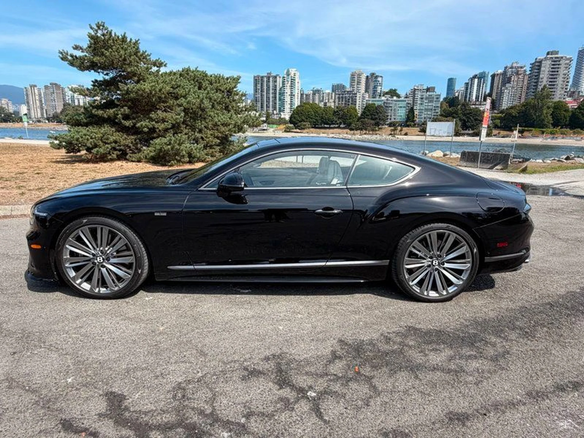 mph001_1375165788_39035058_02720_2025_bentley_continental_gt_002_79897542a2