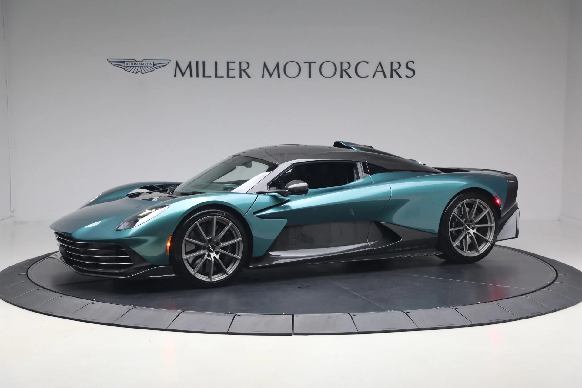 mph001_1381170864_New_2026_Aston_Martin_Valhalla_1779312460_5a3f55fdb5