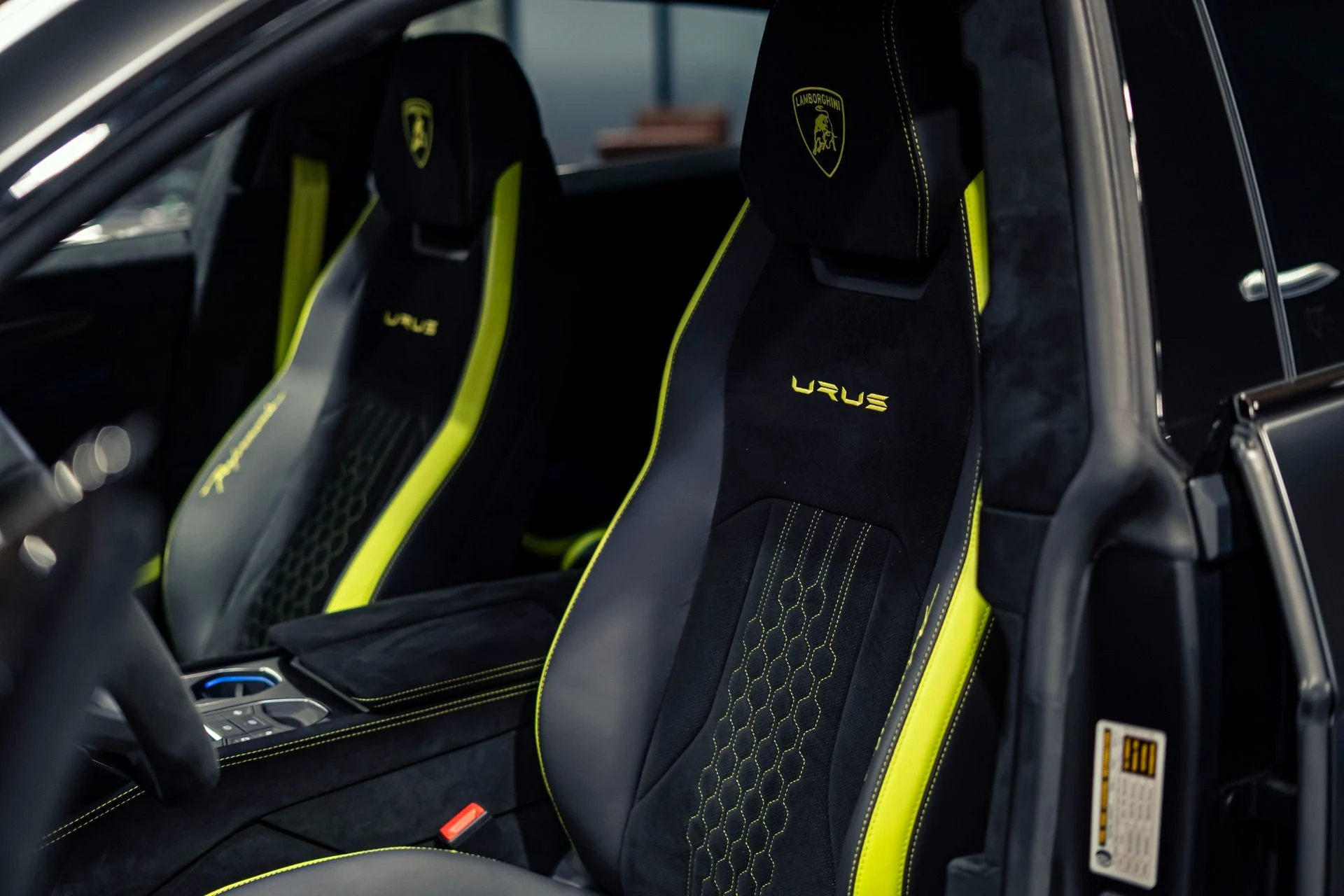 mph001_1387376618_Used_2023_Lamborghini_Urus_Performante_1780414144_a9610e9bea