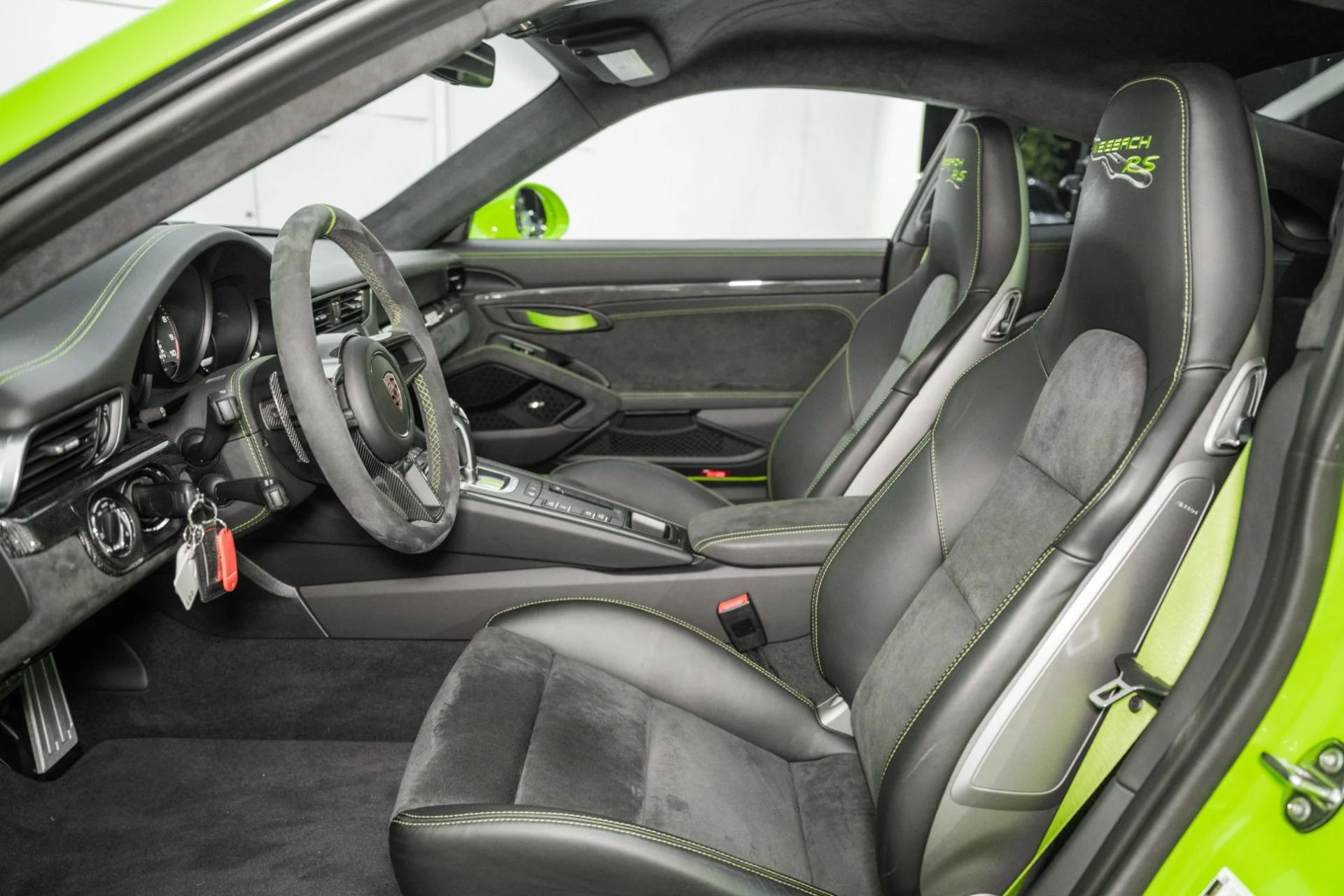 mph001_1390002911_Used_2019_Porsche_911_GT_3_RS_1761058034_978d181c9d
