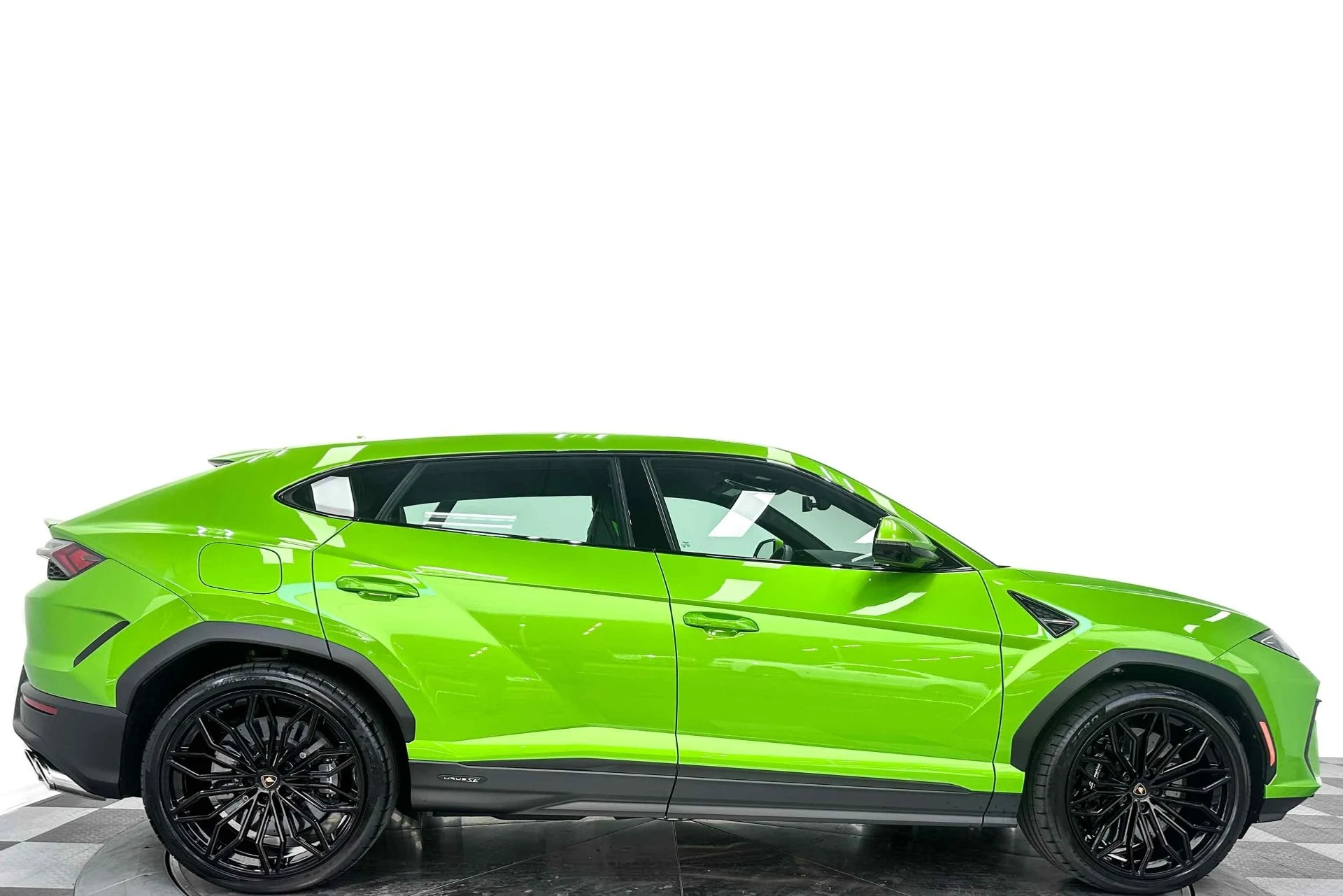 mph001_1396469186_Used_2025_Lamborghini_Urus_SE_Bicolor_Sportive_Interior_870_Miles_789_Horsepower_1772047761_4684a7ede5