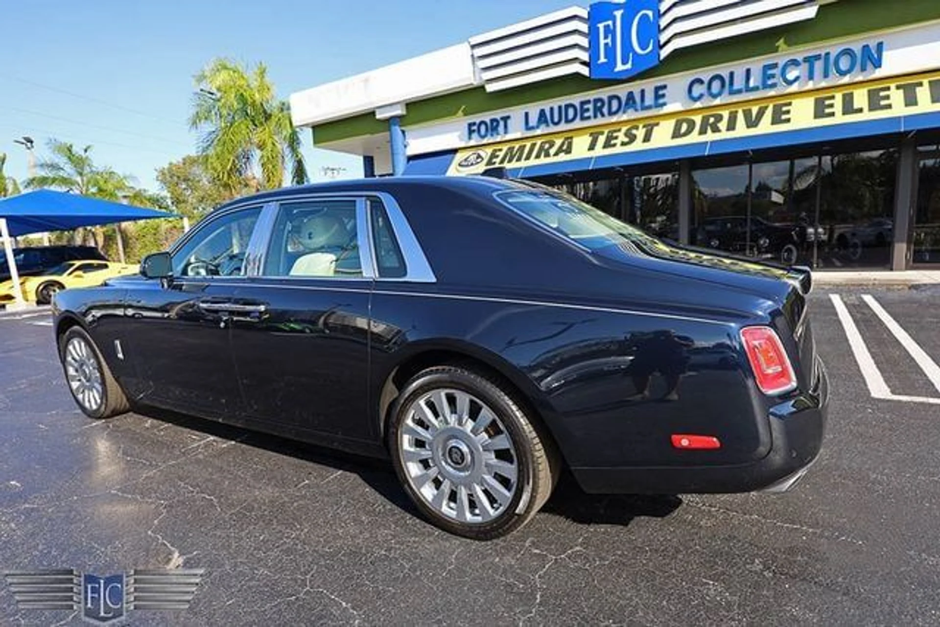 mph001_1427368709_used_2018_rolls_royce_phantom_sedan_6305_22718398_6_640_2bc8f802a6