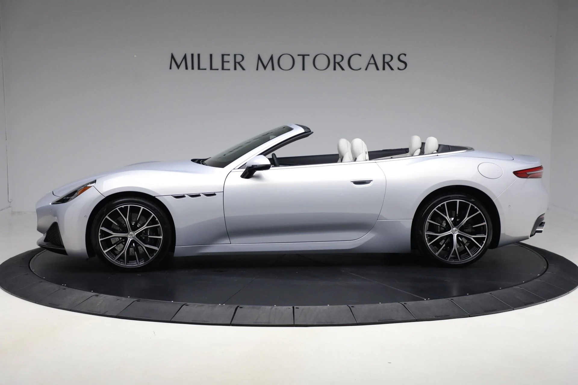 mph001_1448850943_New_2026_Maserati_Gran_Cabrio_Modena_1760557805_c13c7d6ee7