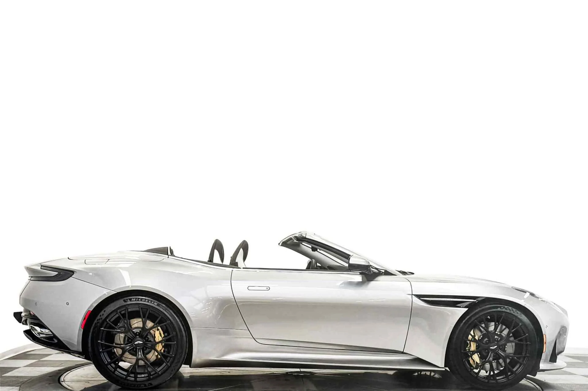 mph001_1460538727_Used_2025_Aston_Martin_DB_12_Volante_Duotone_interior_Bowers_and_Wilkins_Audio_Nearly_New_1789749797_8a491957ec