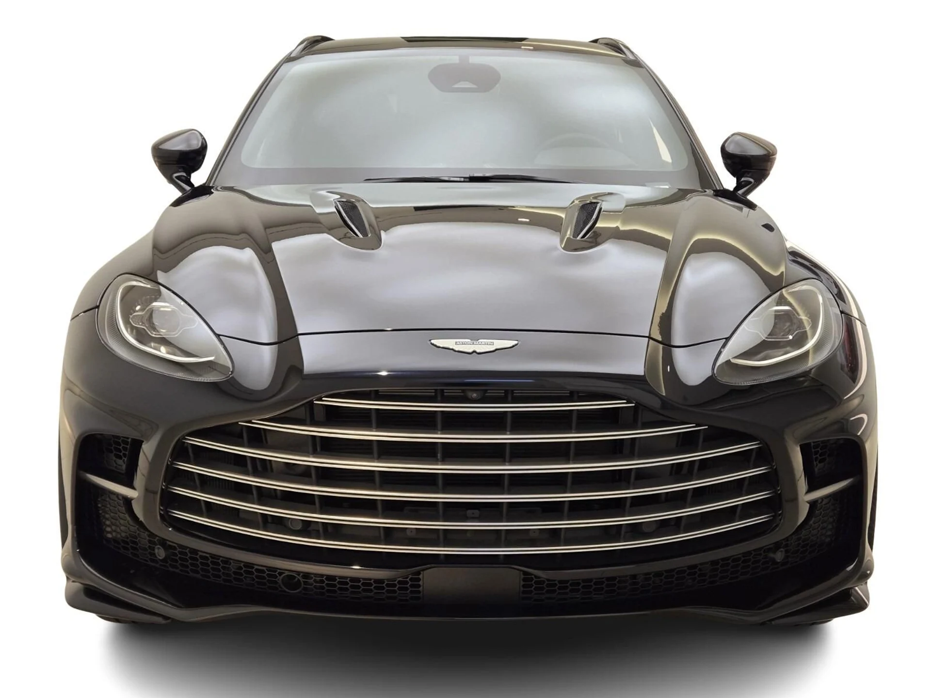 mph001_1474707670_New_2025_Aston_Martin_DBX_707_1753162600_27ebeedd61