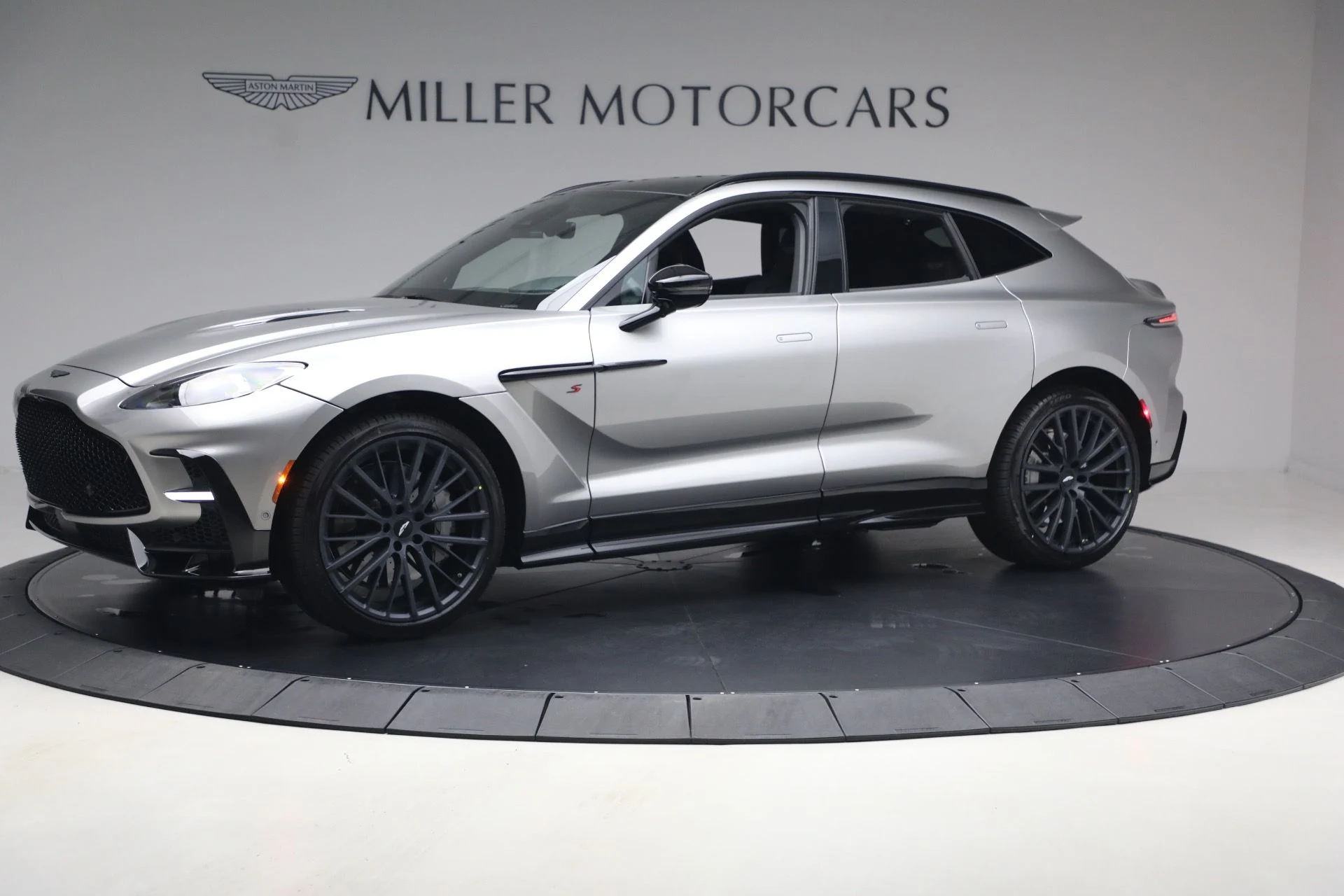 mph001_1479586838_New_2026_Aston_Martin_DBX_S_1779192379_33ecd71019