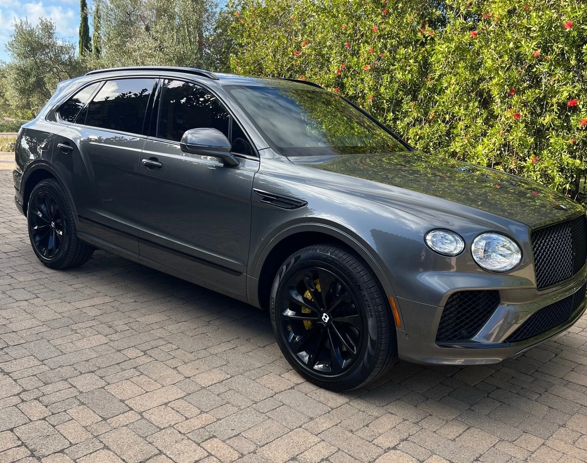 mph001_1483760766_Used_2022_Bentley_Bentayga_V8_1761327280_90eb67bc66