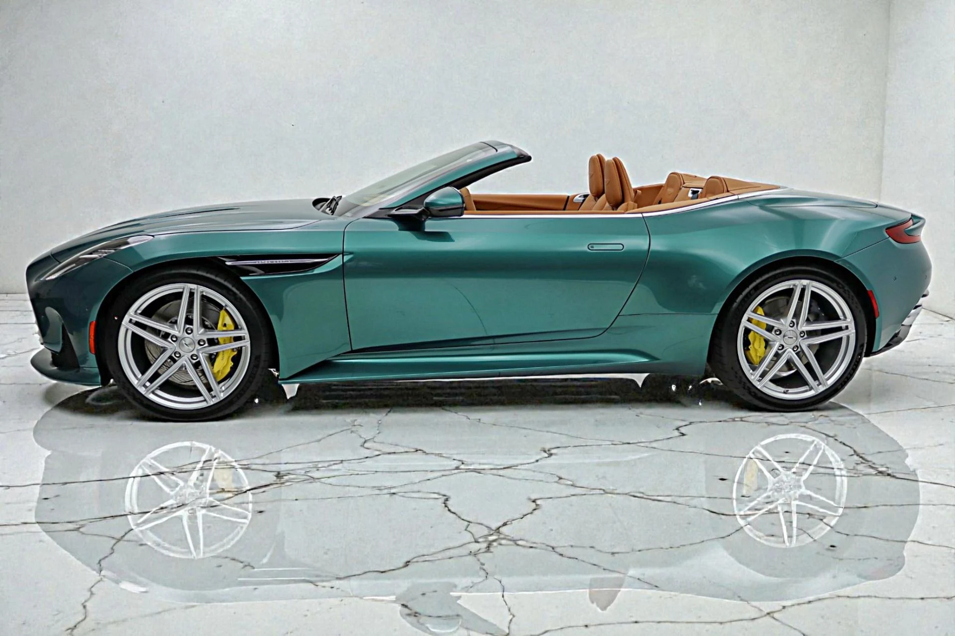 mph001_1488658047_New_2026_Aston_Martin_DB_12_Volante_dc9aba60a1