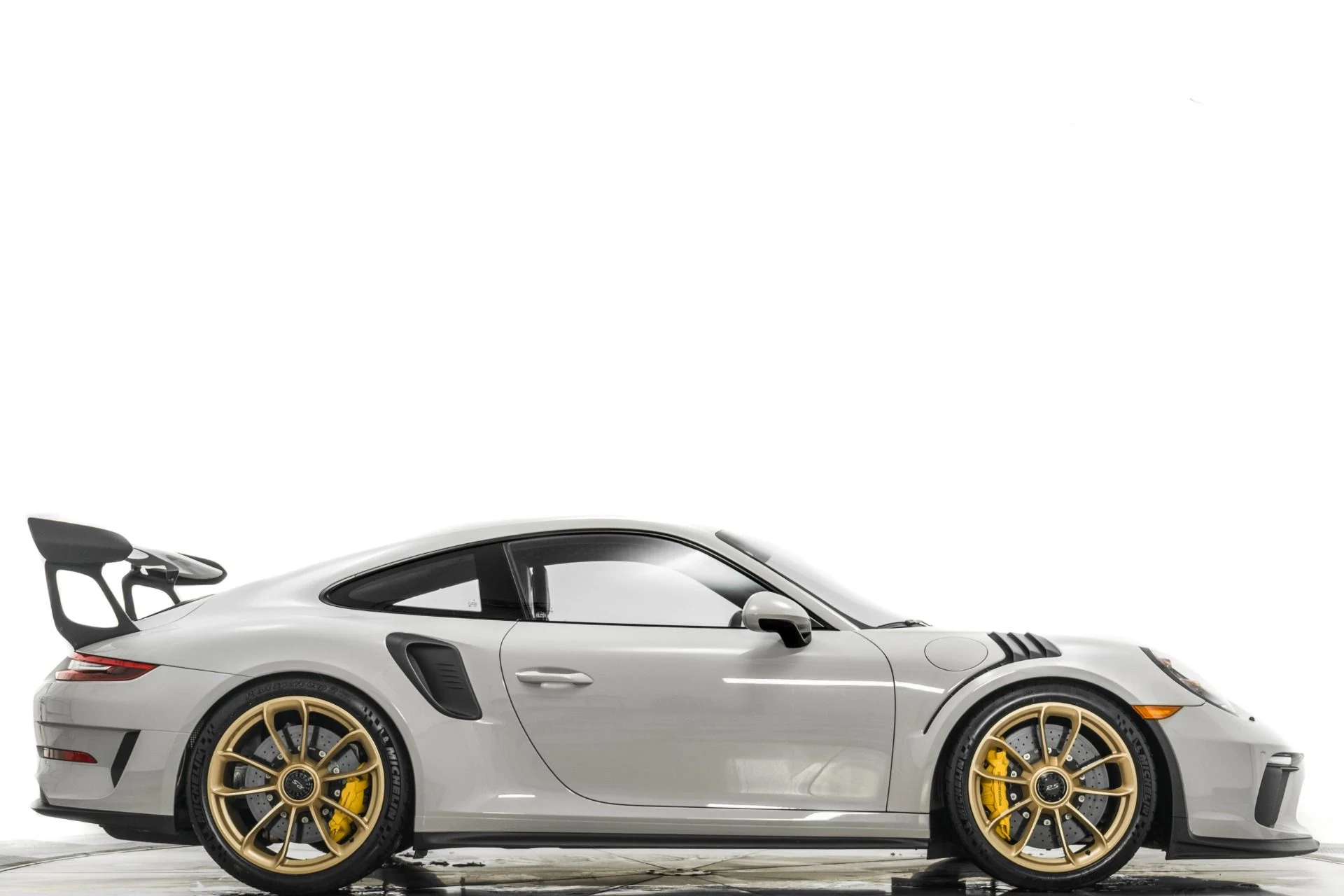 mph001_1489997906_Used_2019_Porsche_911_GT_3_RS_Carbon_Ceramic_Brakes_Carbon_Fiber_Seats_1769460443_6ba3a654d0