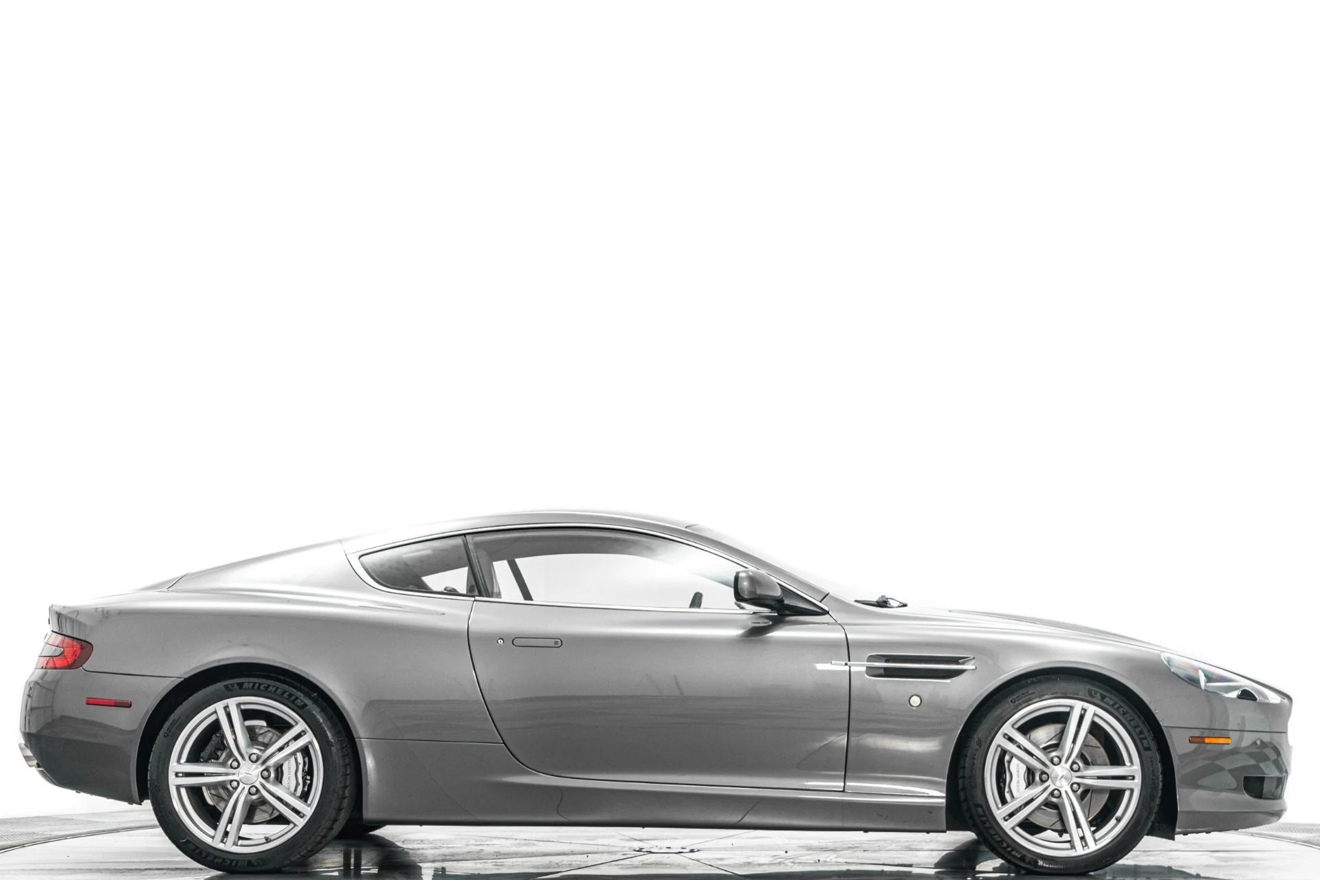 mph001_1495024888_Used_2007_Aston_Martin_DB_9_V12_Power_Classic_Lines_1782333379_e275cbc95d