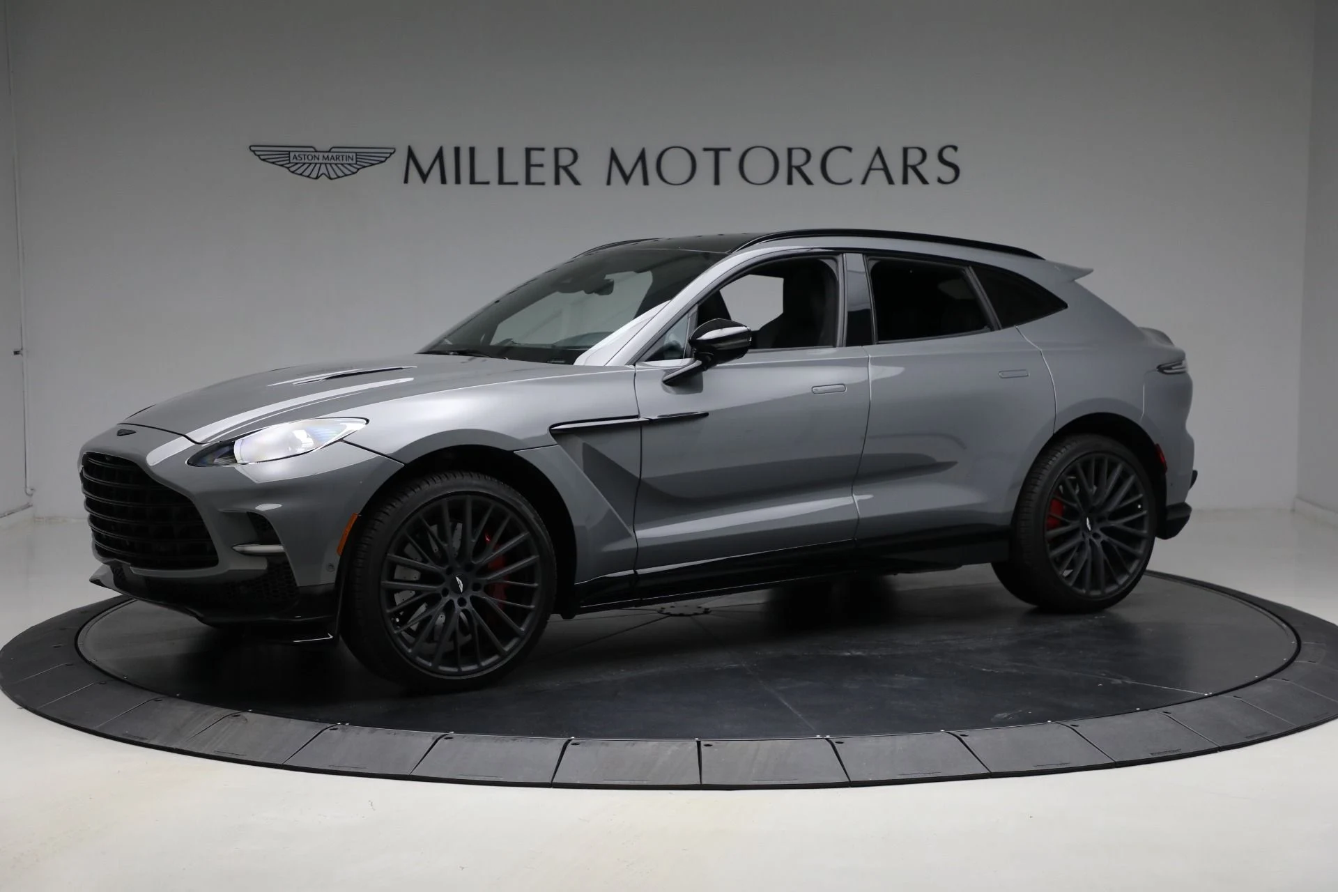 mph001_1502024693_New_2025_Aston_Martin_DBX_707_db132fce64