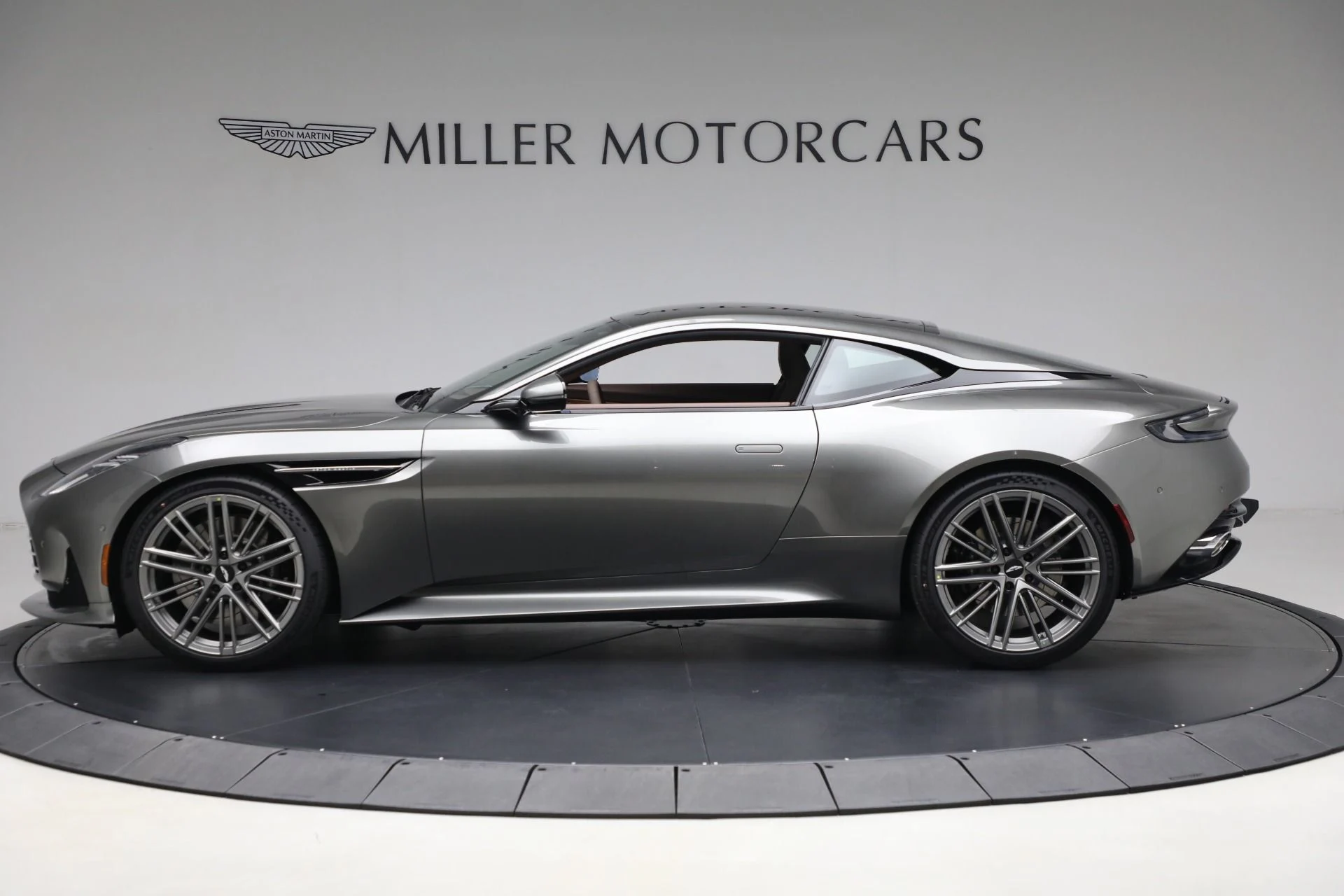 mph001_1503200306_Used_2025_Aston_Martin_DB_12_V8_1735242032_4d220983b5