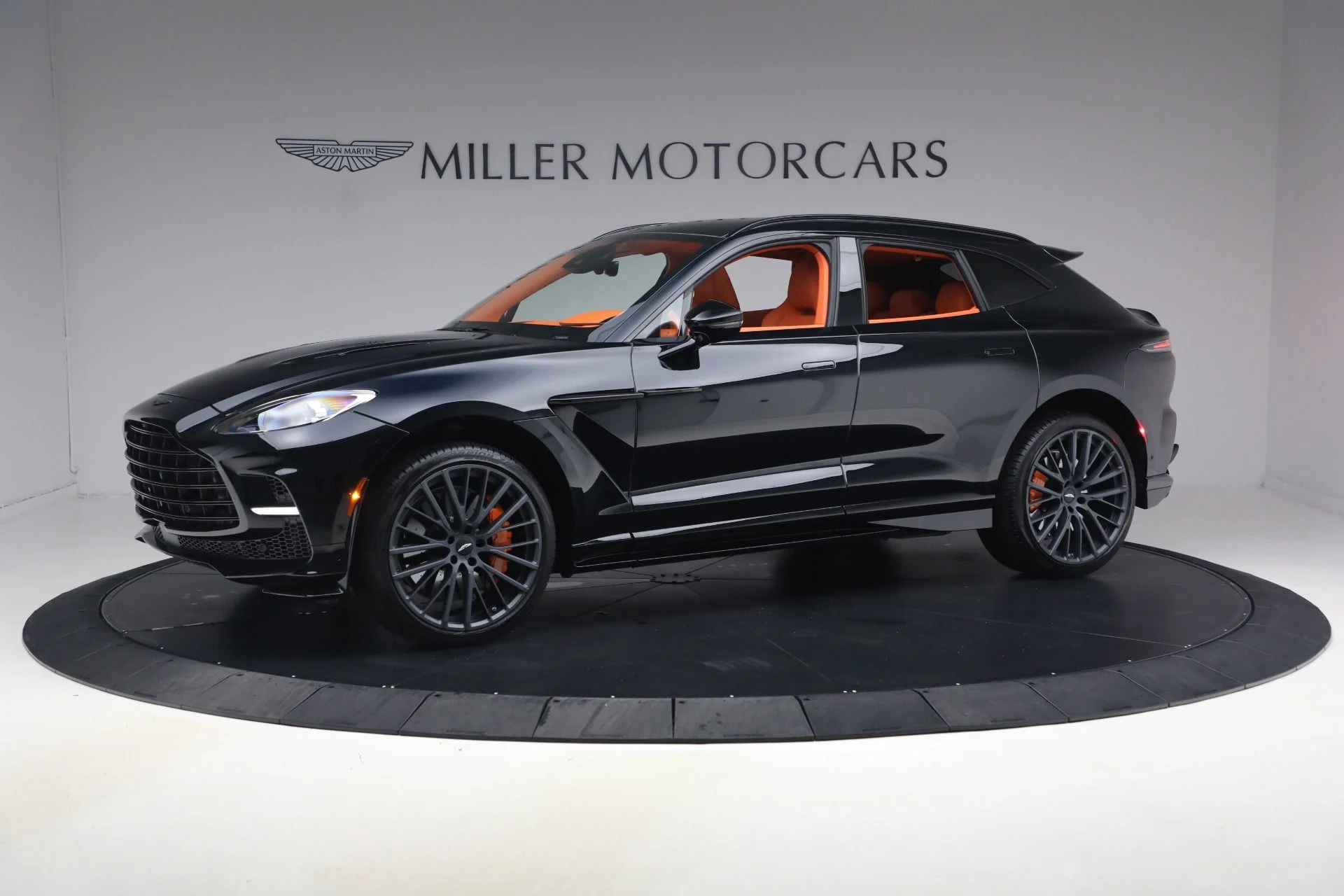 mph001_151815020_Used_2025_Aston_Martin_DBX_707_1788625144_a05107505e