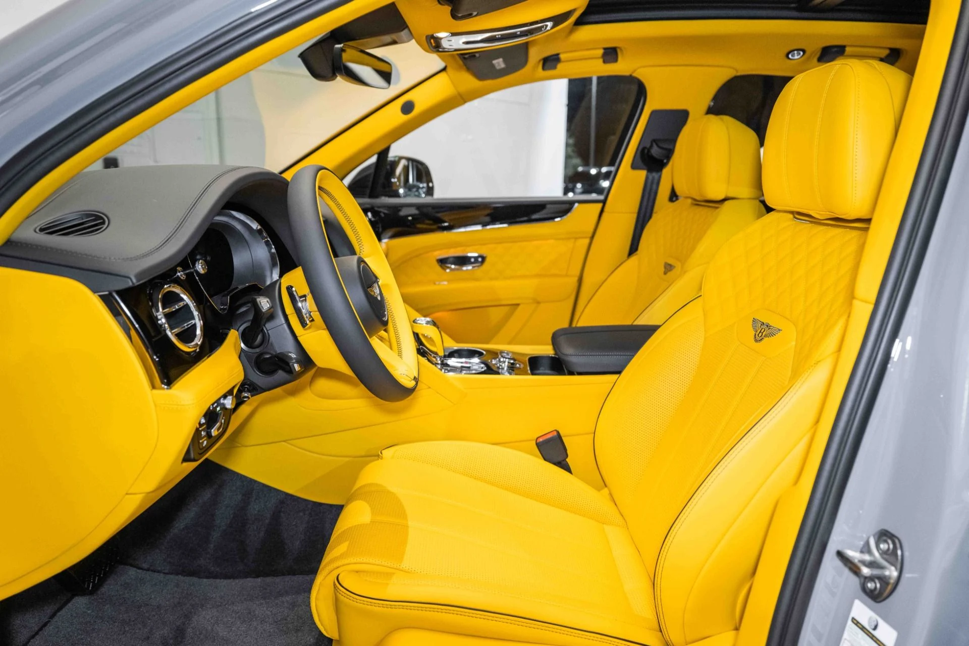 mph001_1520808047_Used_2023_Bentley_Bentayga_S_V8_1698872285_fdfaf00890