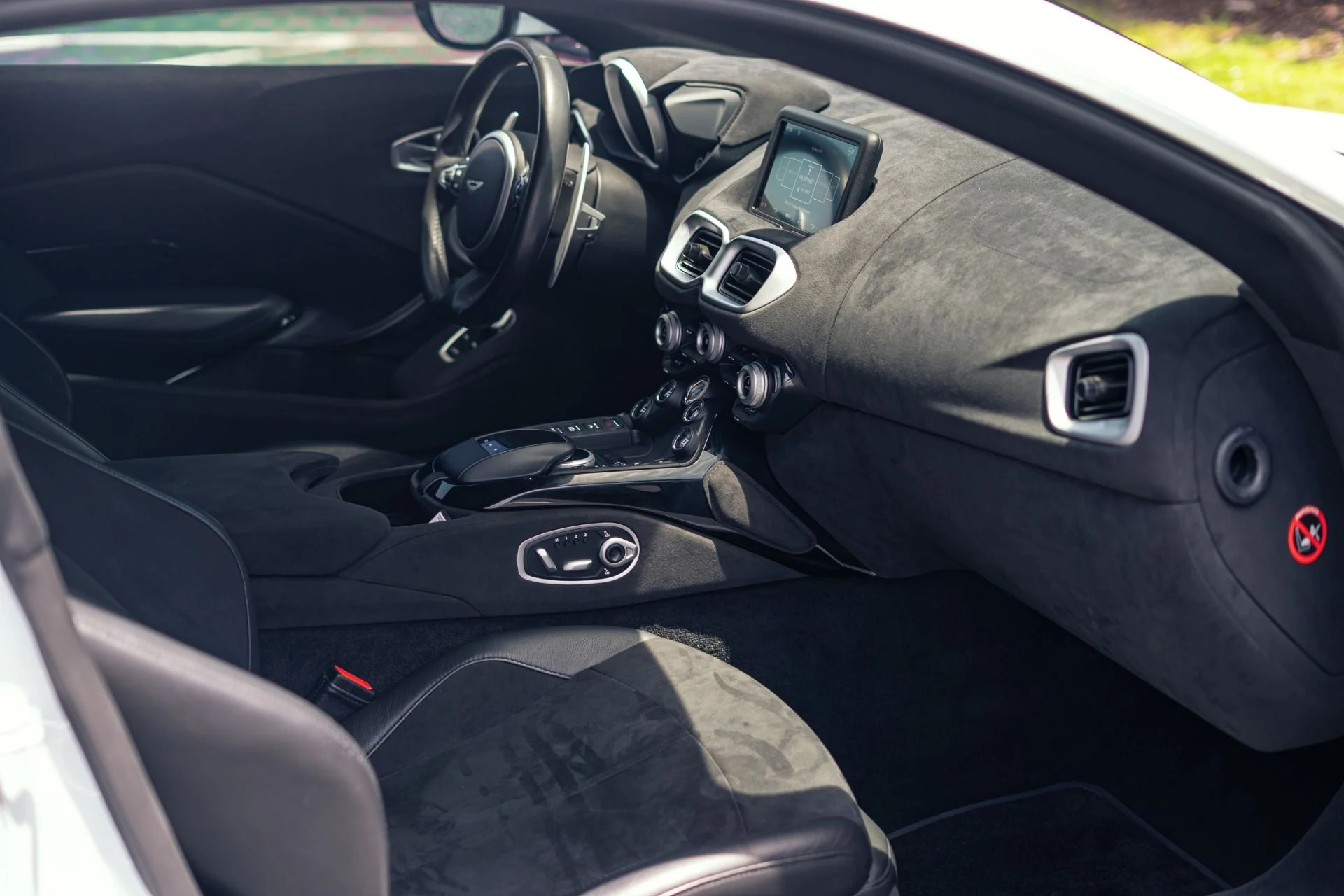 mph001_1532785604_Used_2019_Aston_Martin_Vantage_1783985517_9b8b56171f