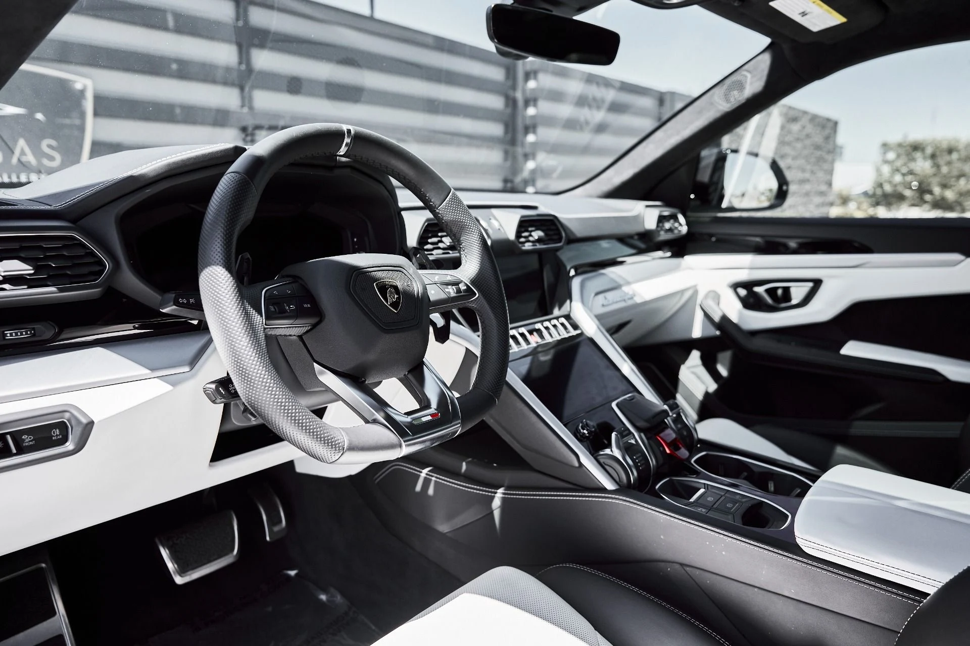 mph001_1555218512_Used_2019_Lamborghini_Urus_Base_1776301807_da10e1e199