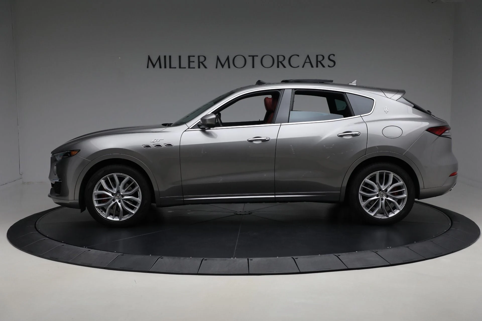 mph001_15584725_Used_2022_Maserati_Levante_GT_66f4143360
