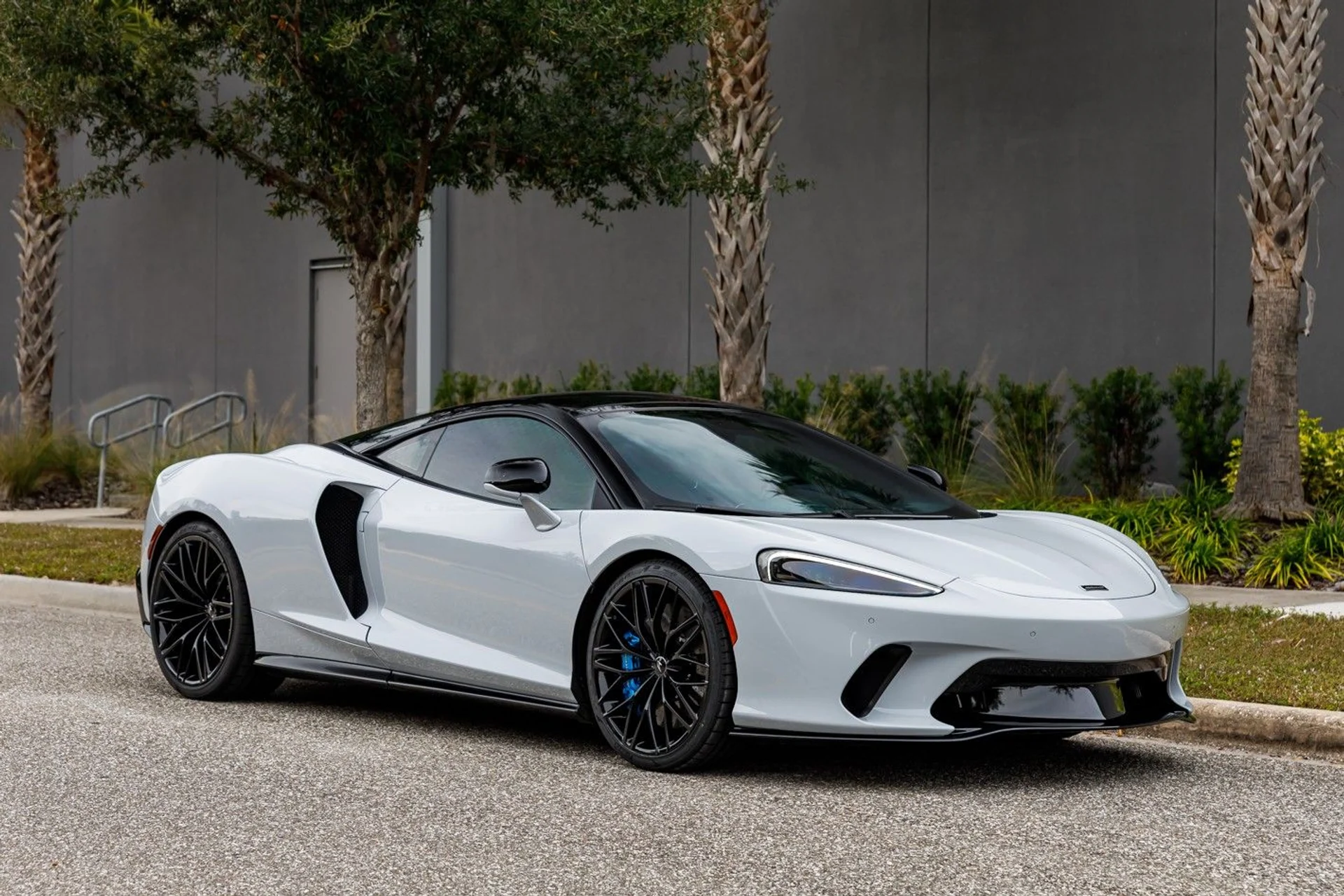 mph001_156191854_642_p2_l_b2feefe5f4