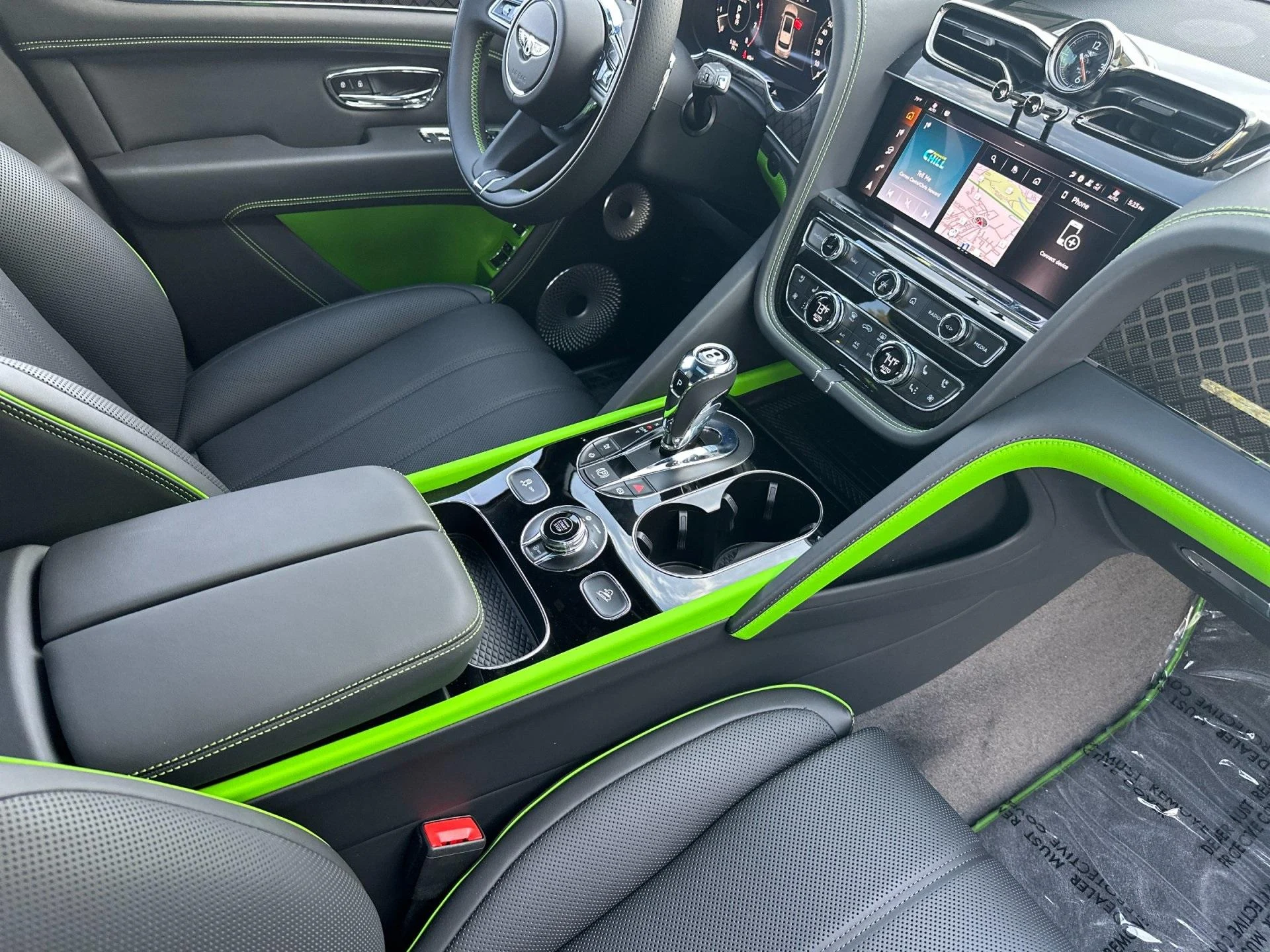 mph001_1568889553_New_2025_Bentley_Bentayga_V8_1760604133_3f591e5919