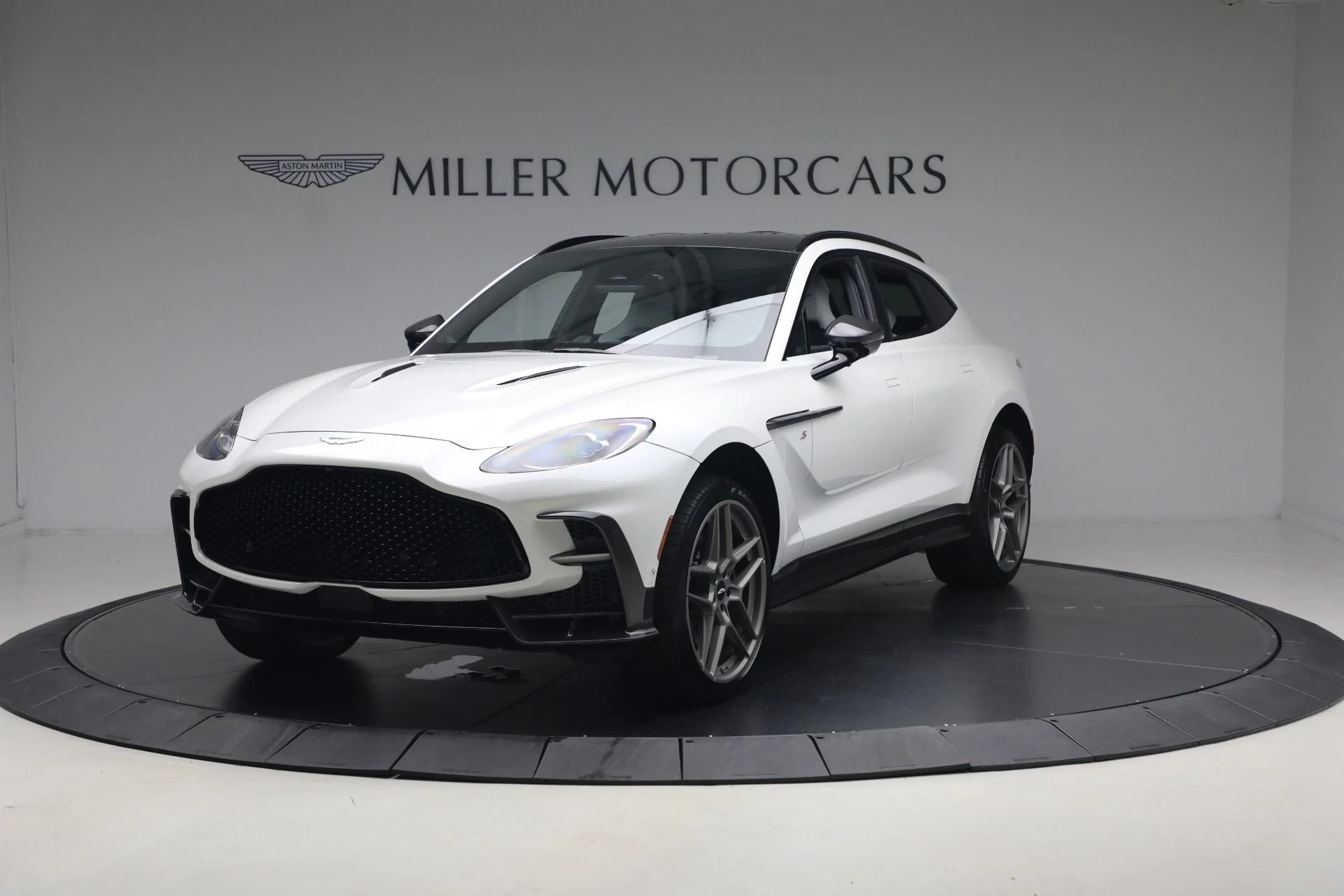 mph001_1573535922_New_2026_Aston_Martin_DBX_S_1779888036_35cd48548e