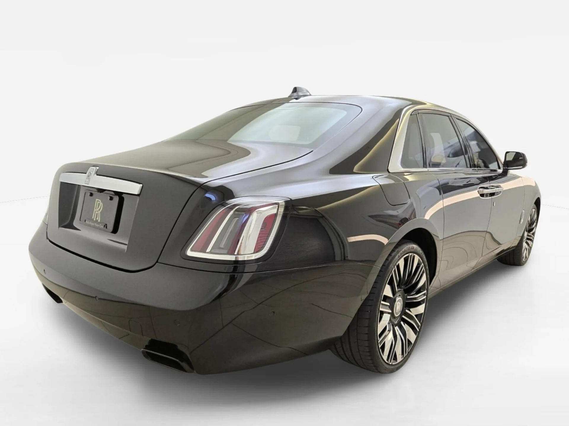 mph001_1574615160_Used_2025_Rolls_Royce_Ghost_1777356173_8ce008c018