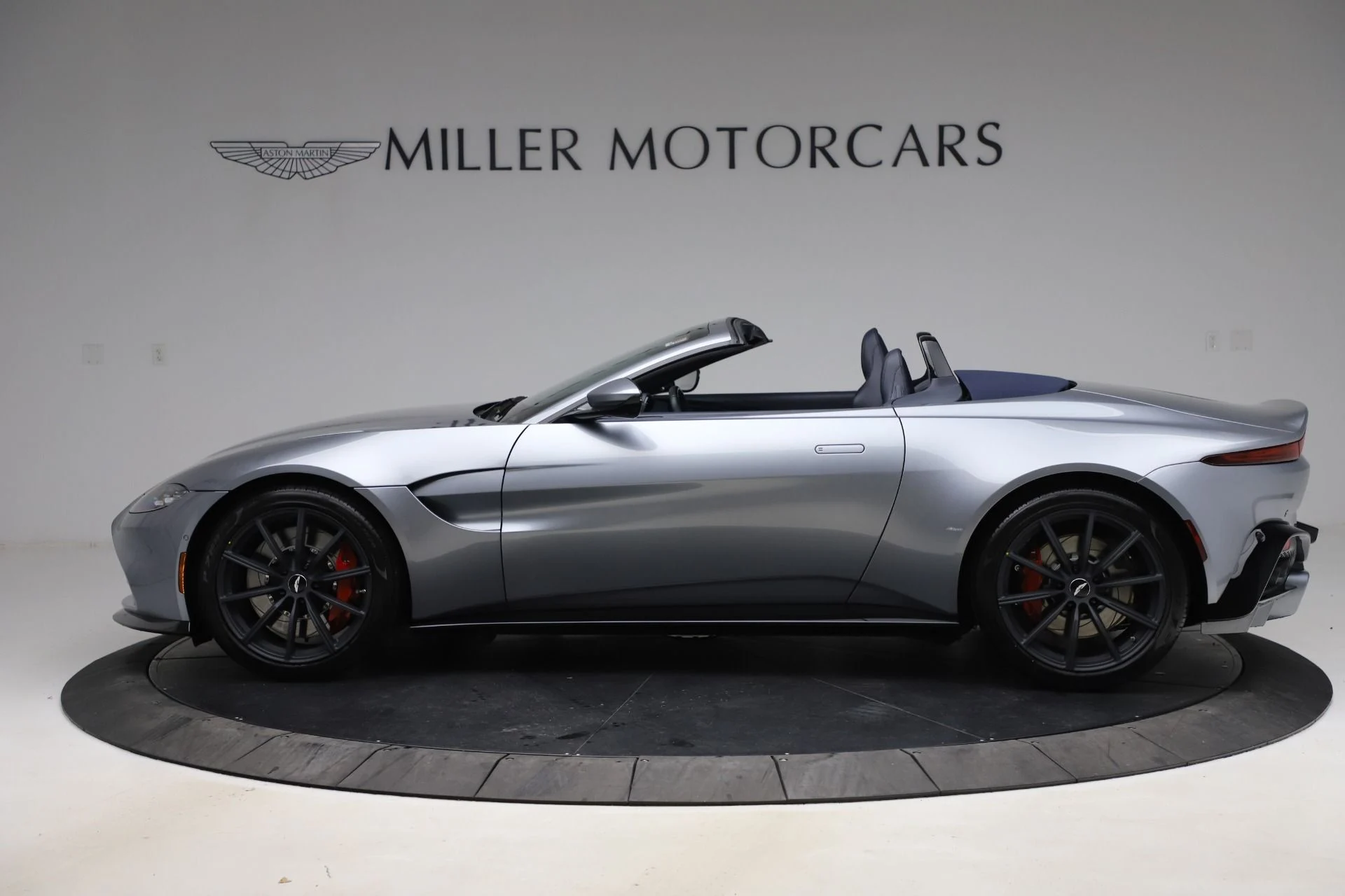 mph001_1596894490_Used_2021_Aston_Martin_Vantage_Roadster_1610739854_21e532cbcd