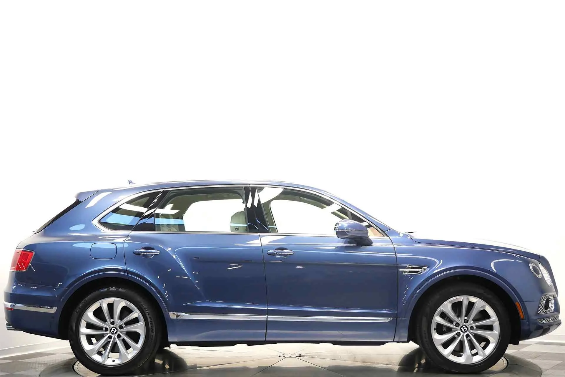 mph001_1613114092_Used_2018_Bentley_Bentayga_Onyx_Edition_W12_Touring_Specification_Front_Seat_Comfort_Specification_1772647427_fcb0d53c3f