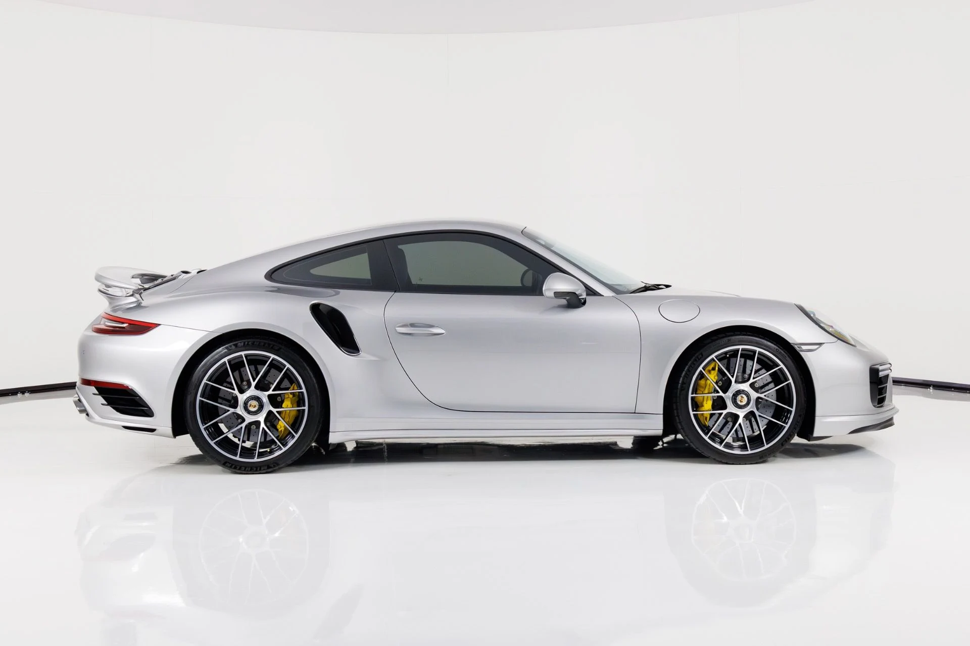 mph001_1617919450_Used_2019_Porsche_911_Turbo_S_1770313987_590ba6bd3e