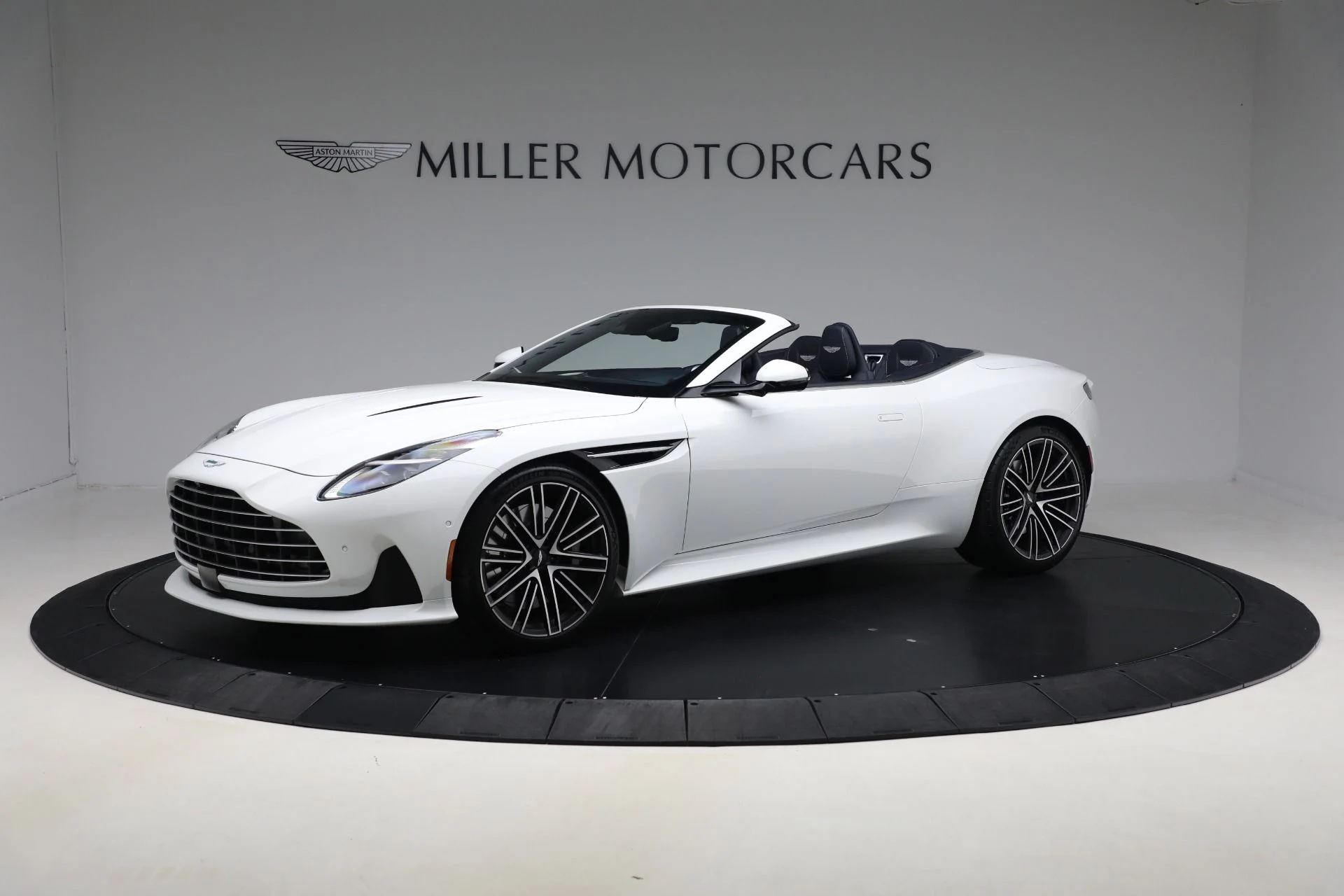 mph001_1621578357_Used_2024_Aston_Martin_DB_12_Volante_7474f8bb0c