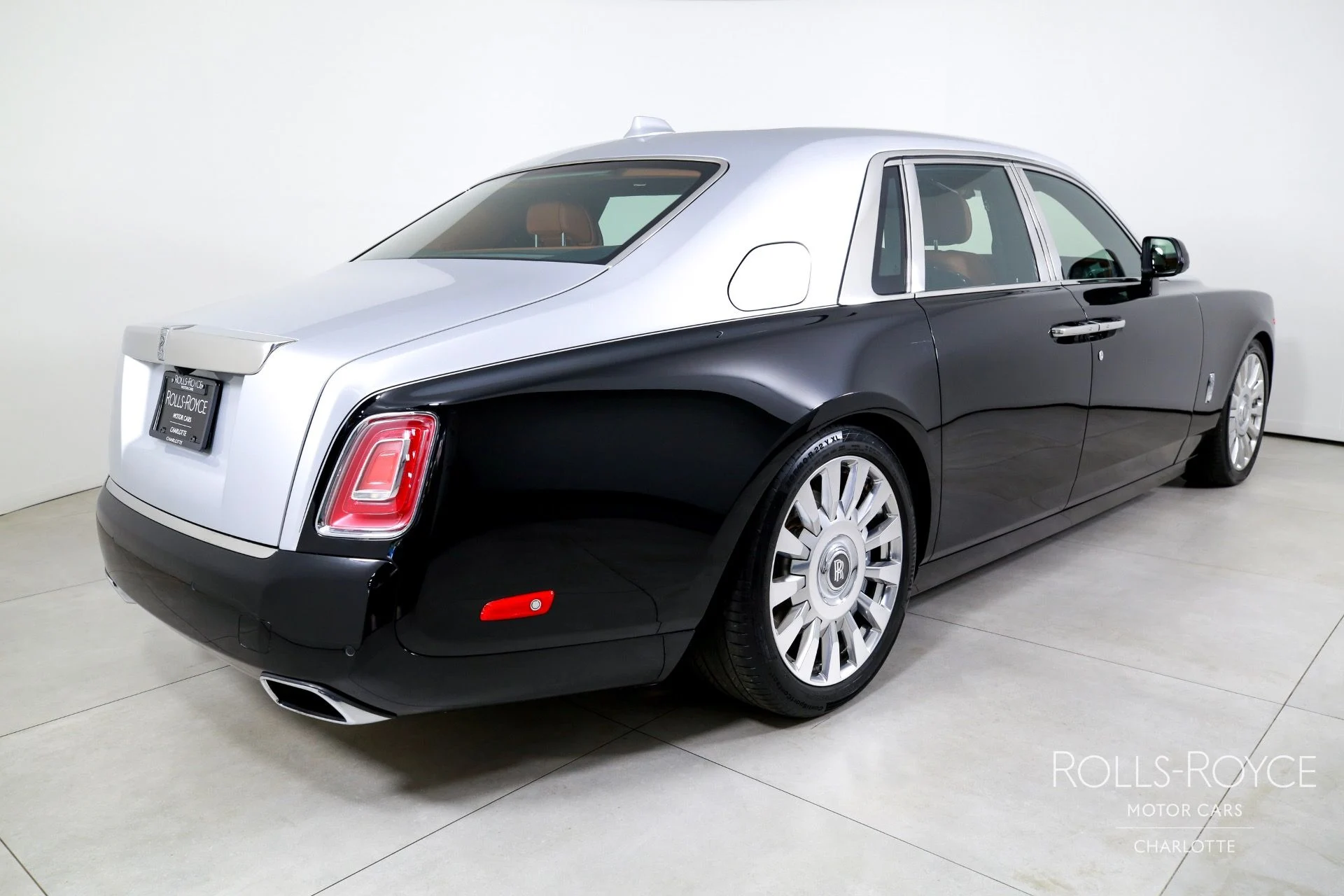 mph001_1622870124_Used_2018_Rolls_Royce_Phantom_1754410239_dad39a7169