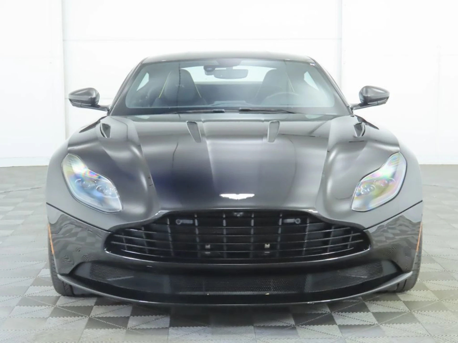 mph001_1624736573_used_2019_aston_martin_db11_amrcoupe_8119_22975631_2_1024_1a71fedc54