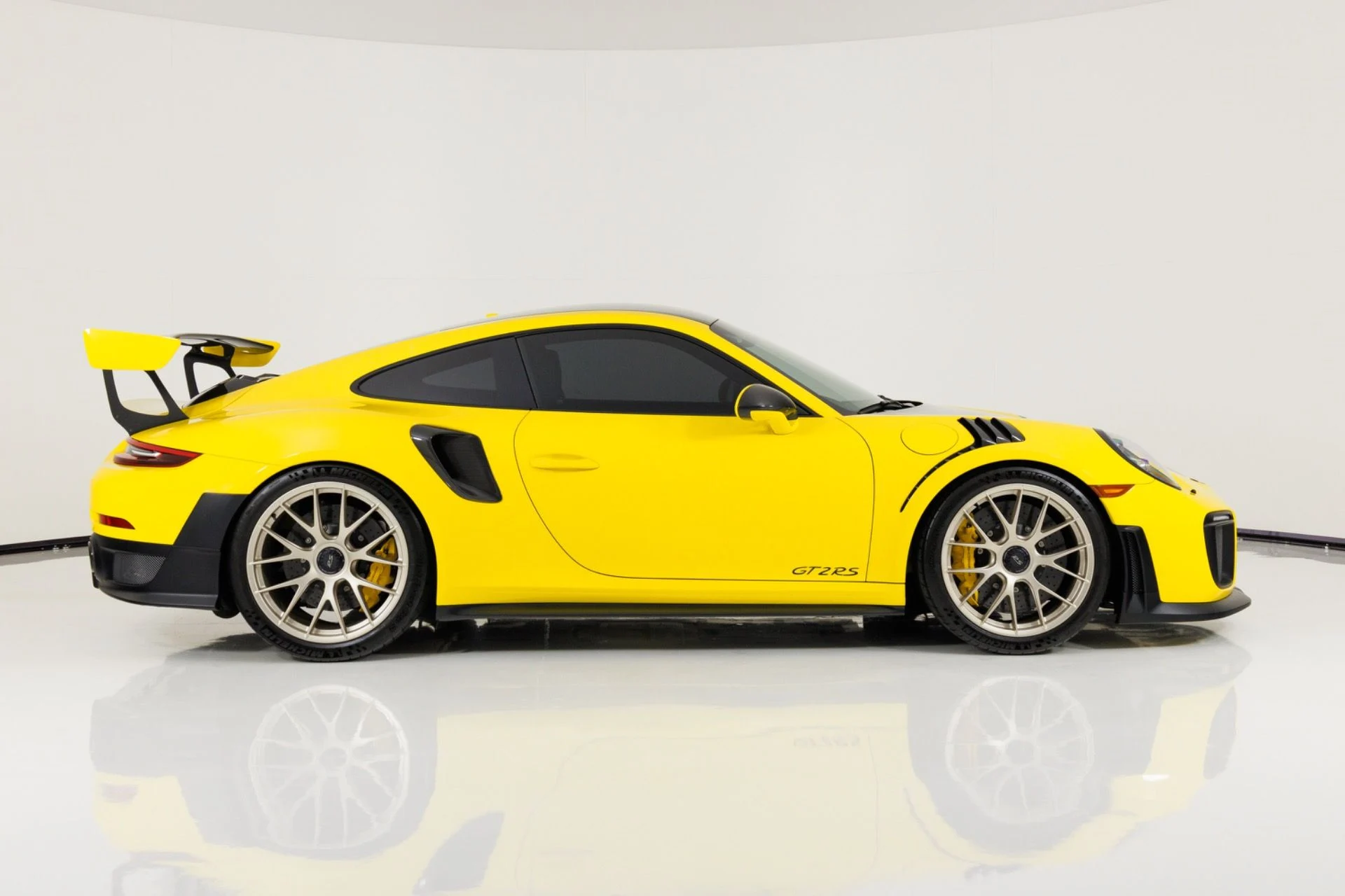 mph001_1632431765_Used_2018_Porsche_911_GT_2_RS_1787778670_140d6318ce