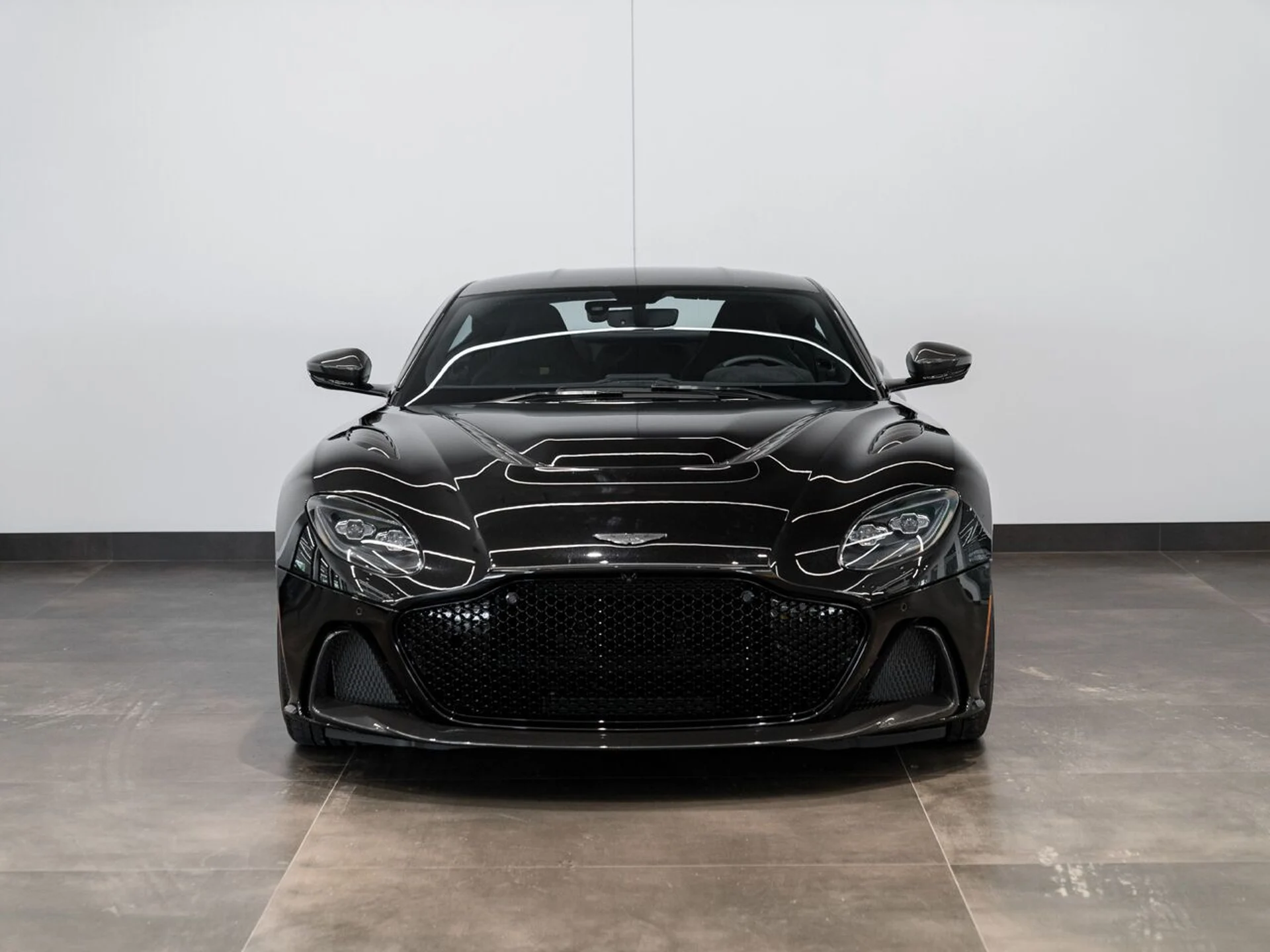 mph001_1633108417_aston_martin_dbs_2023_jpg_v_1758918548_7e5fc08816