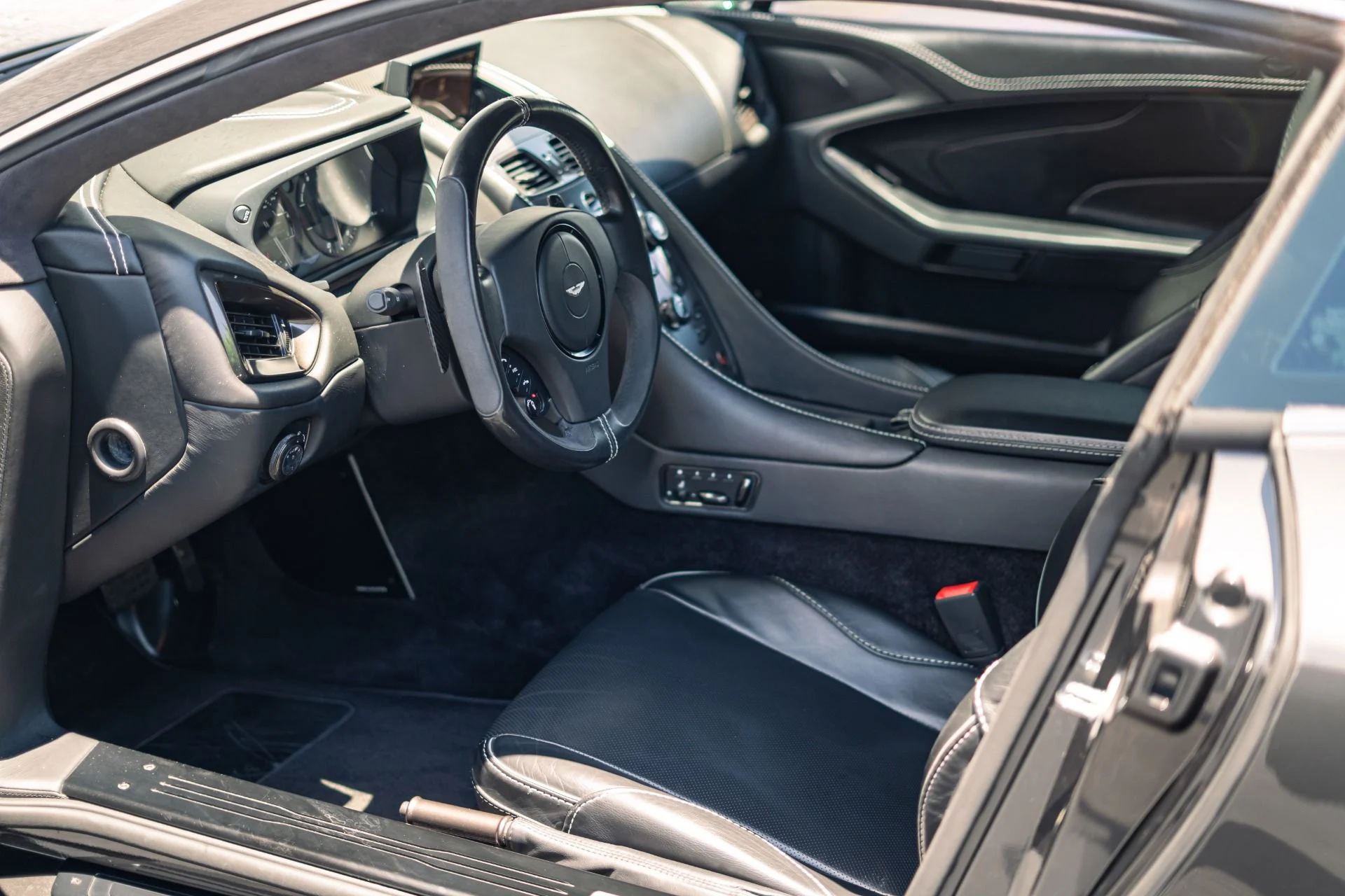 mph001_1649492188_Used_2014_Aston_Martin_Vanquish_Carbon_Exterior_Package_1782856406_b06d7bf265