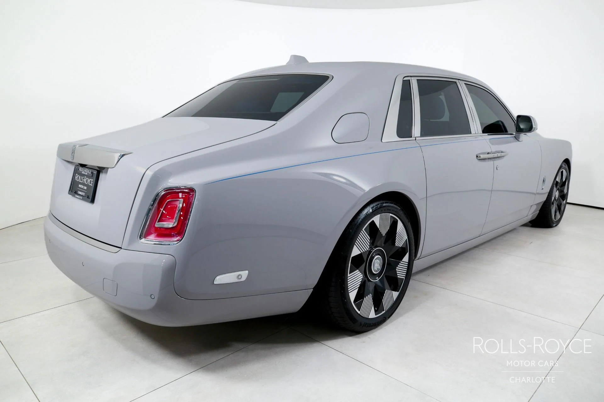 mph001_1649906025_Used_2024_Rolls_Royce_Phantom_1789145601_f6bd3a6f45