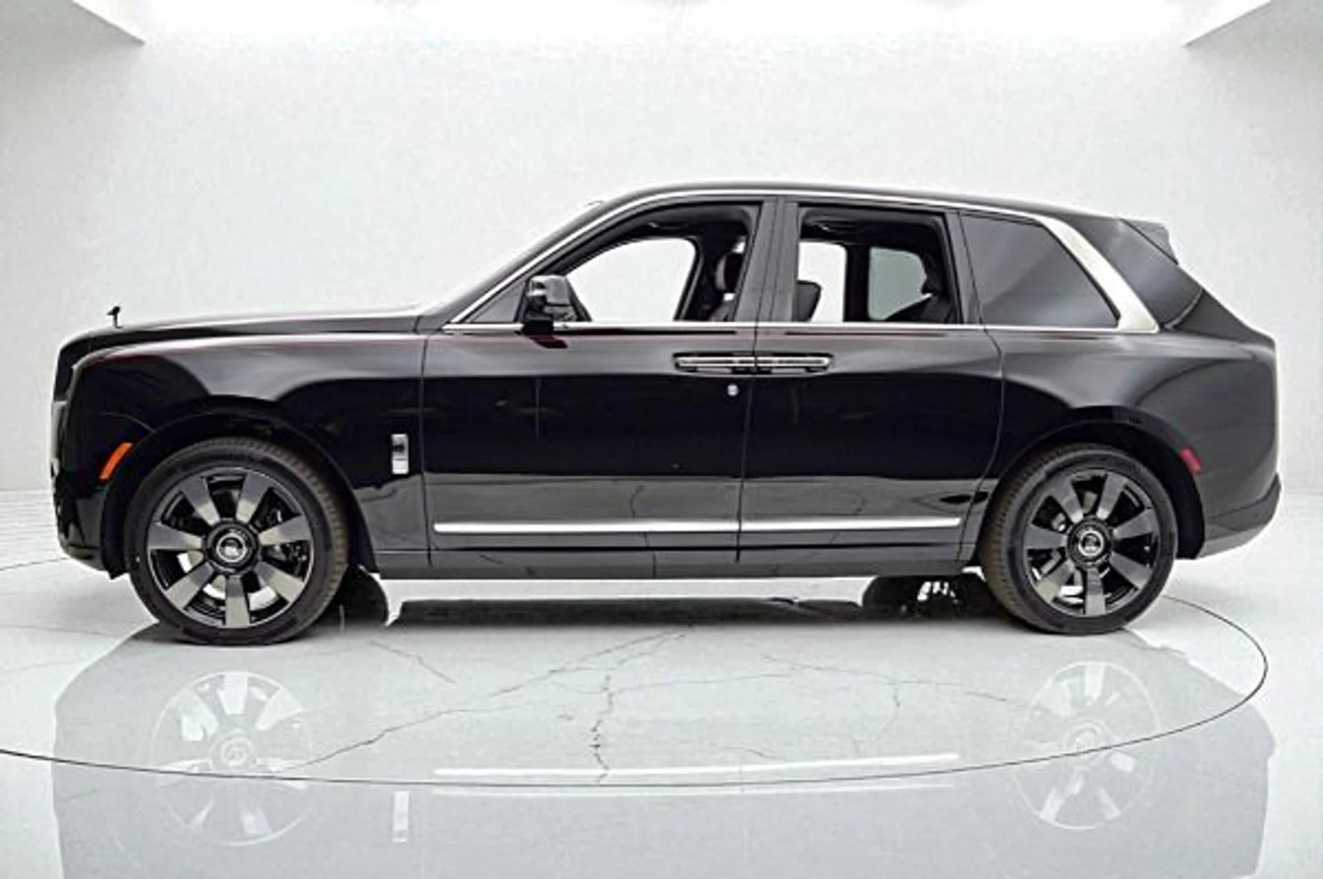 mph001_1658613766_New_2026_Rolls_Royce_Cullinan_b7e3e5e16b