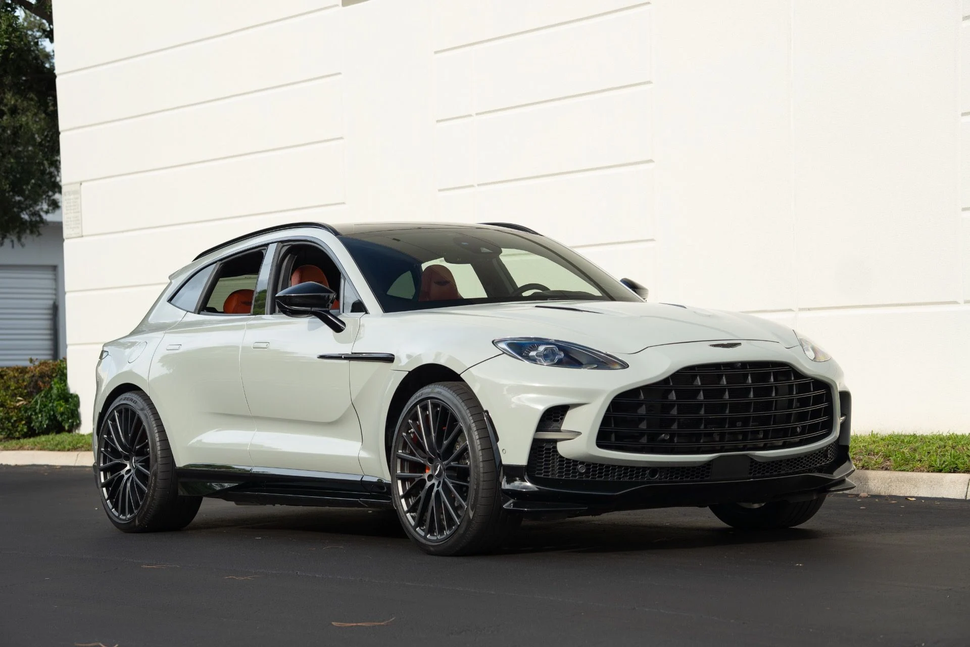 mph001_1662260023_Used_2023_Aston_Martin_DBX_707_1756441558_47f9157e8d