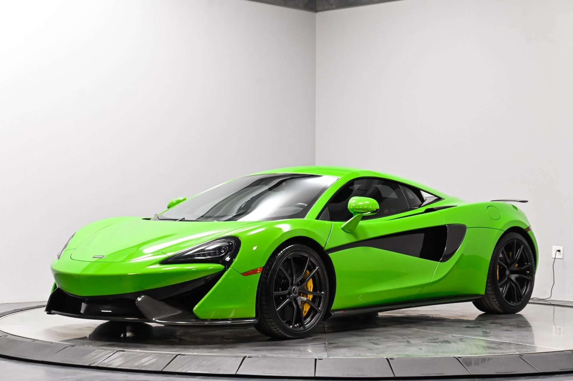mph001_1664023263_Used_2016_Mc_Laren_570_S_Base_1792437828_5f31267398