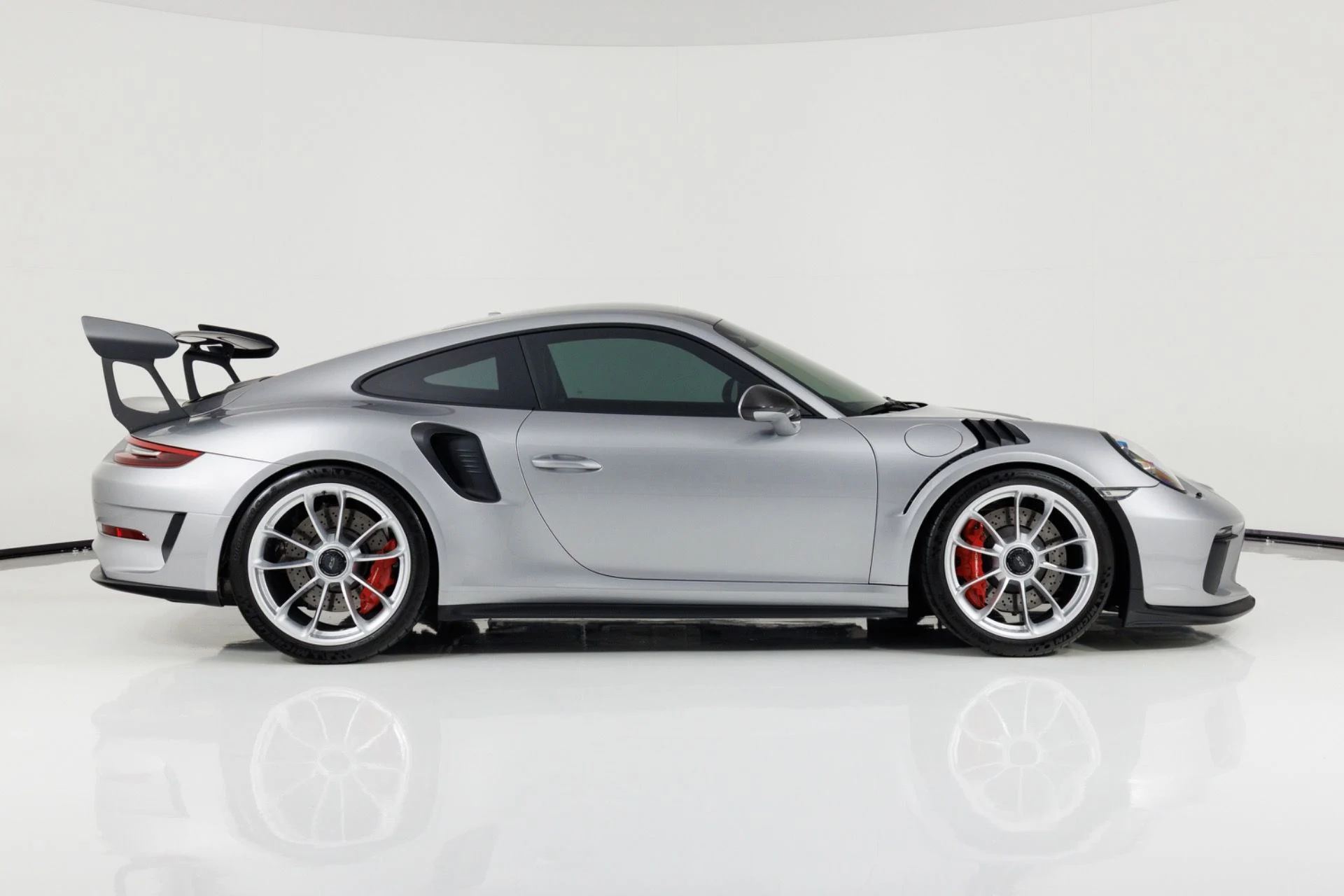 mph001_1711041799_Used_2019_Porsche_911_GT_3_RS_1778792364_572605de40
