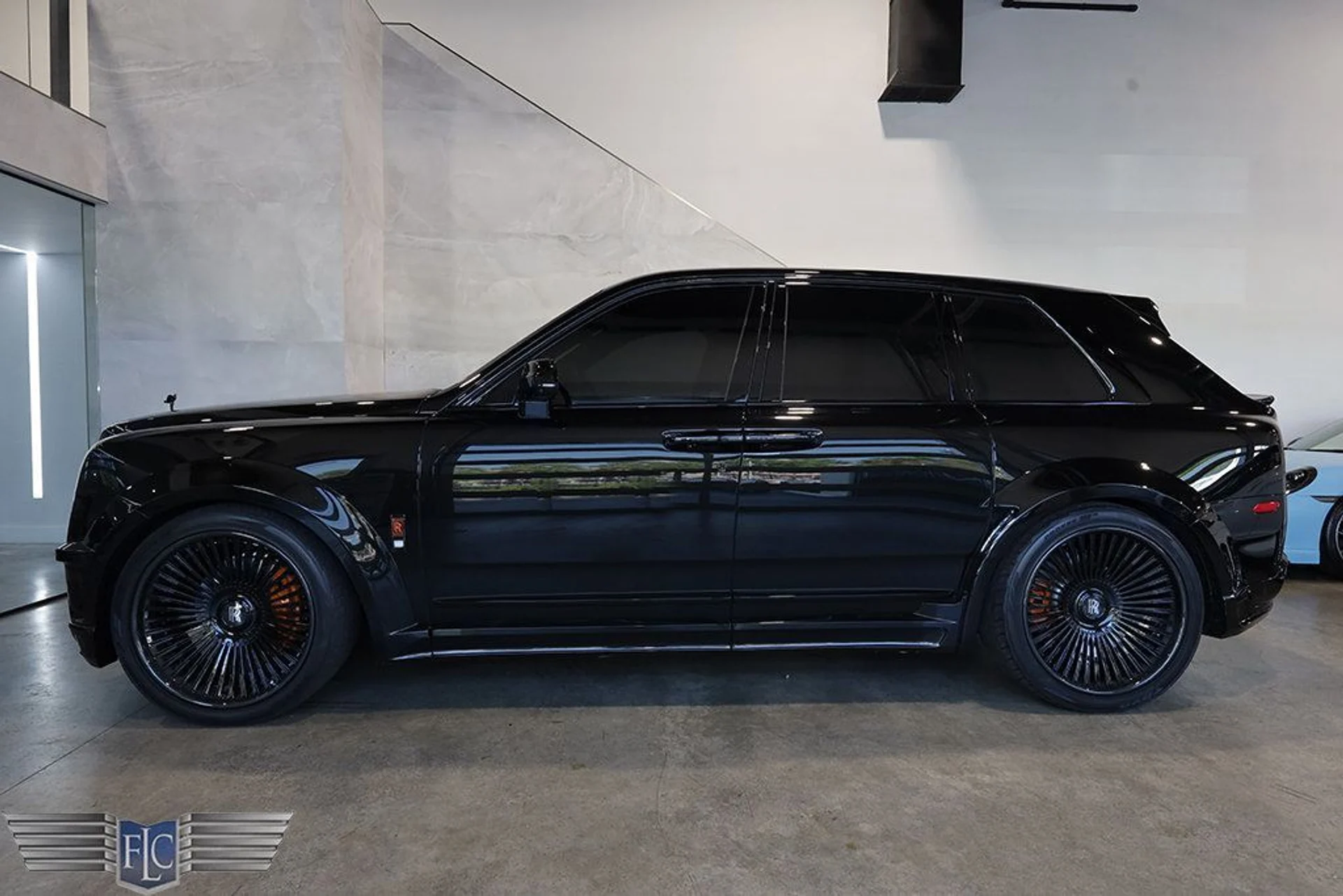 mph001_1724148133_used_2023_rolls_royce_cullinan_blackbadgesportutility_9689_23001935_2_1024_5b78b65336