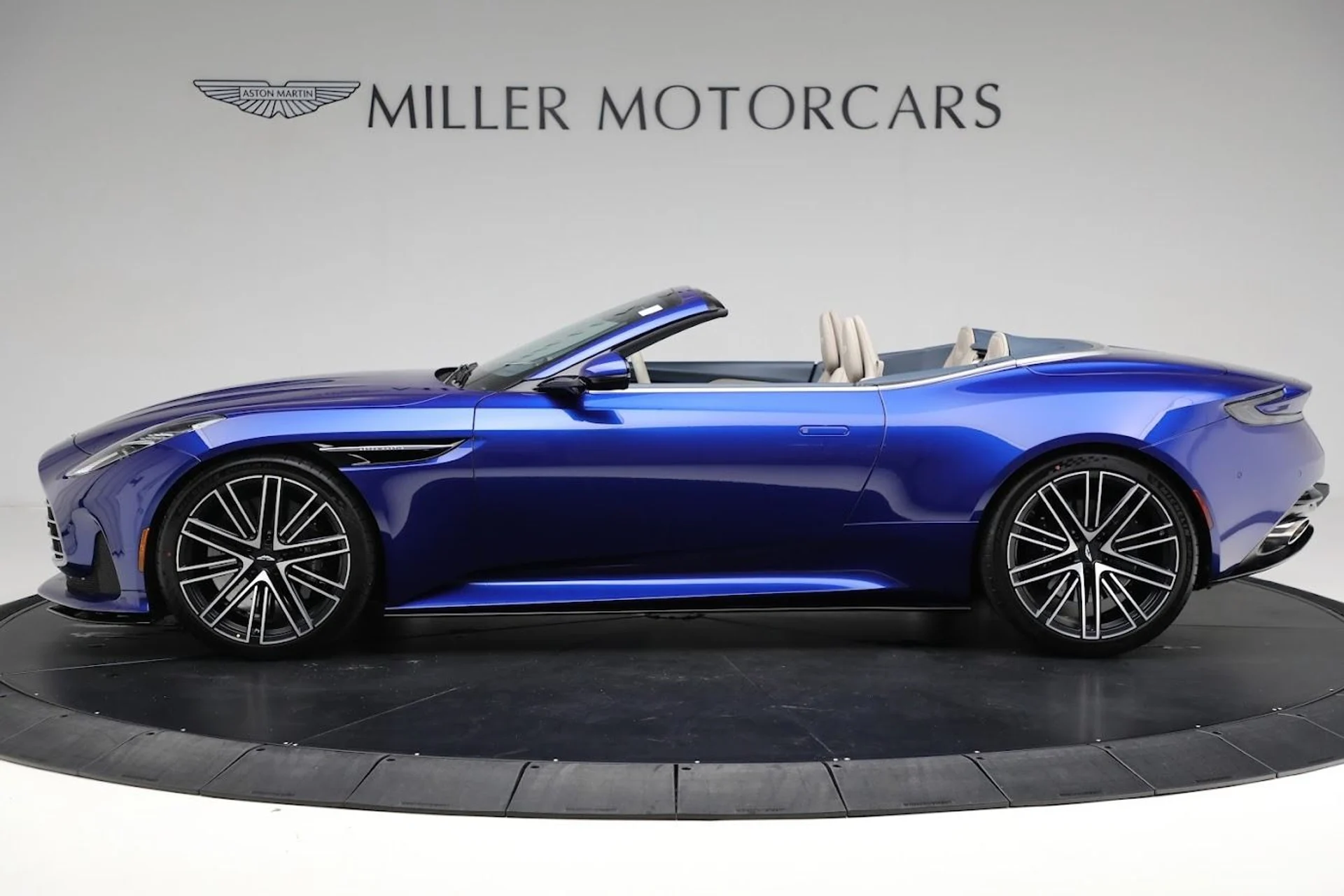 mph001_1754998137_Used_2024_Aston_Martin_DB_12_Volante_0be7dc7987