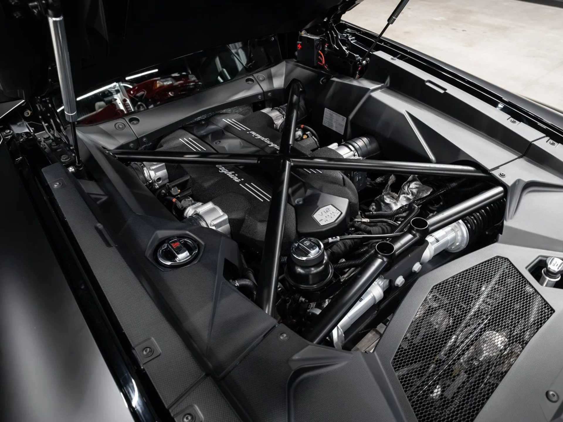 mph001_1755825527_lamborghini_aventador_2017_d7fa80806d